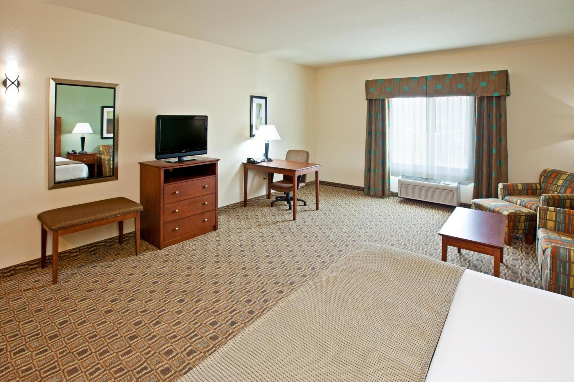 Holiday Inn Express & Suites Ripley by IHG photo 6