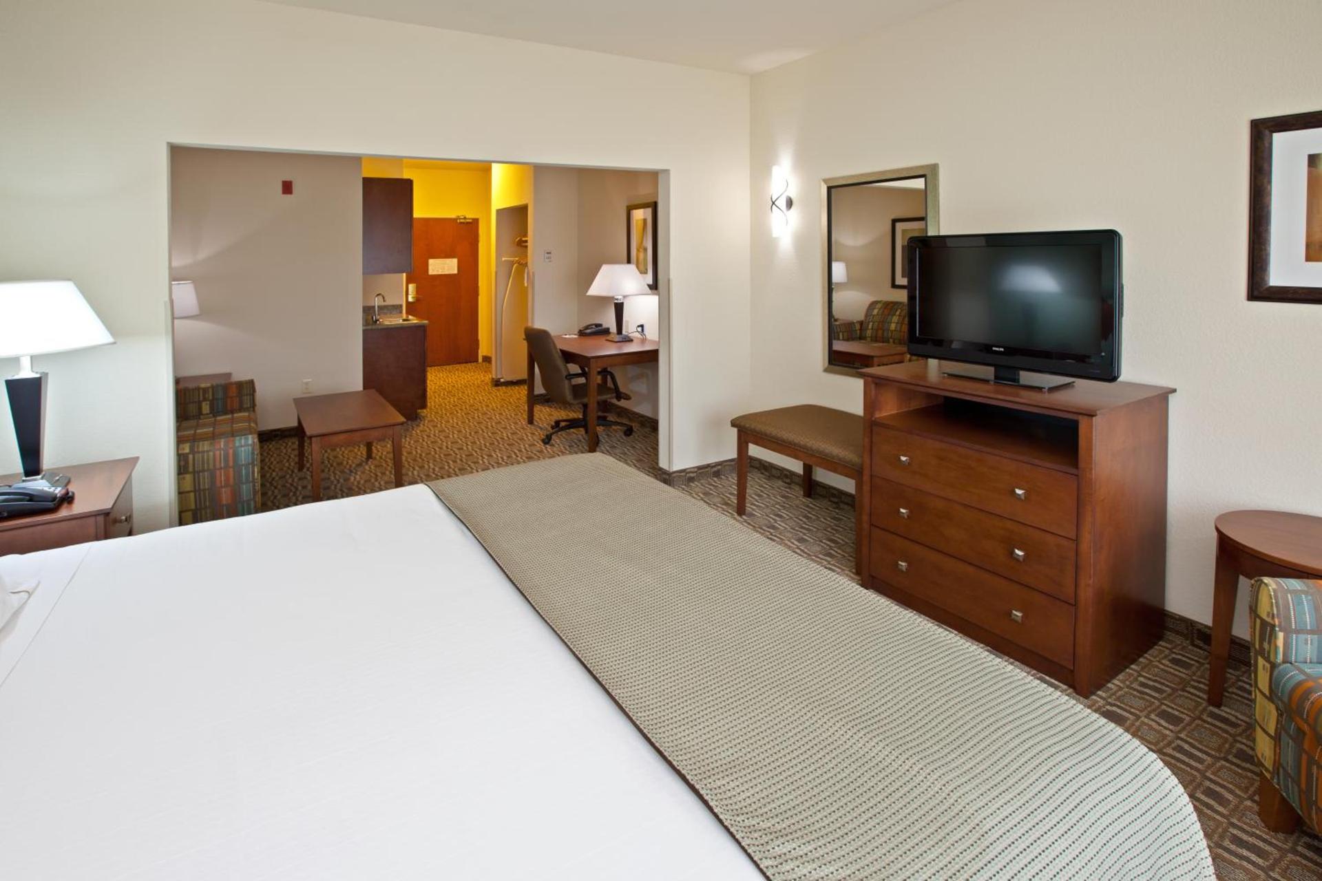 Holiday Inn Express & Suites Ripley by IHG photo 9