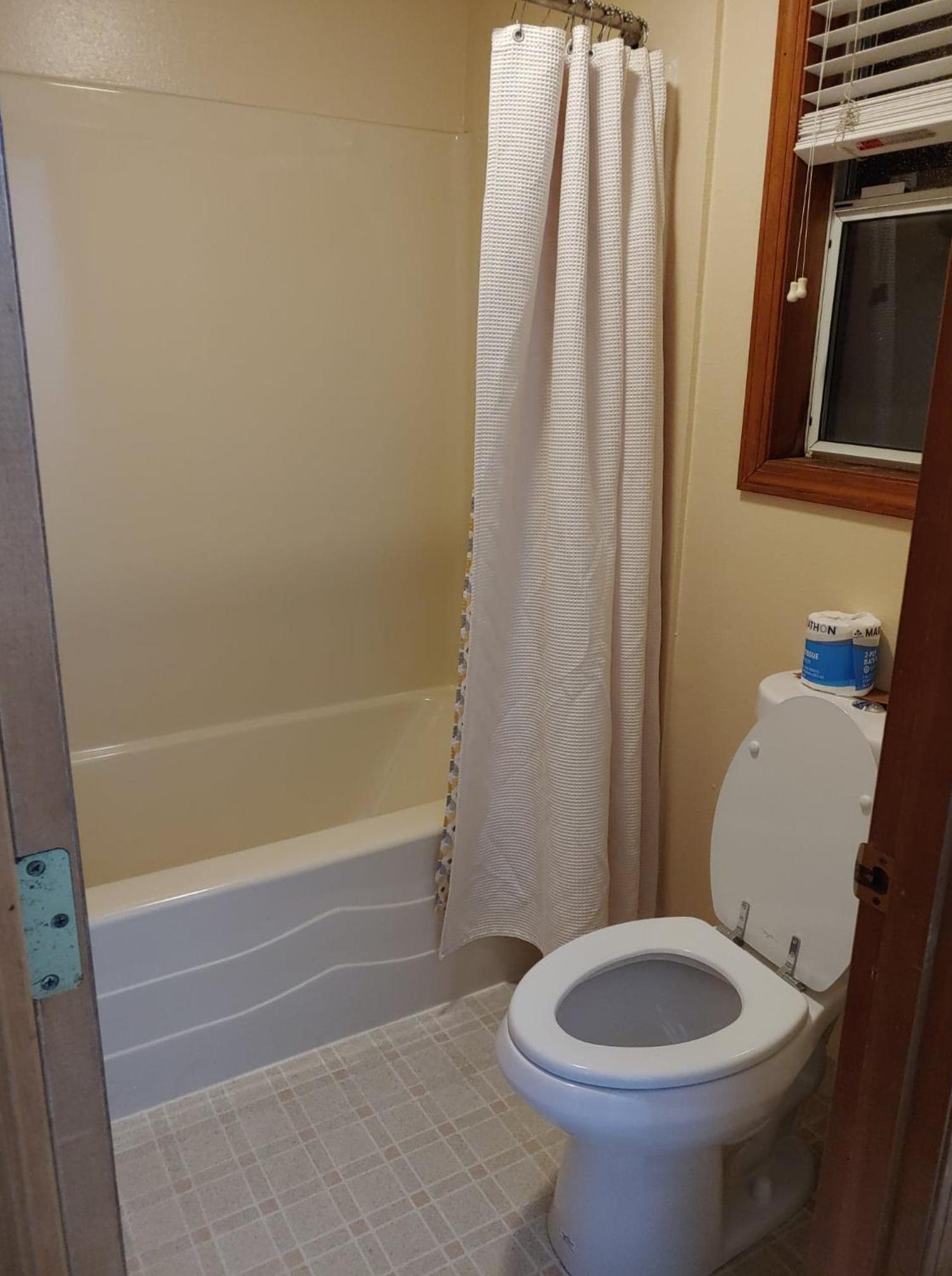 Hillcrest Inn photo 18