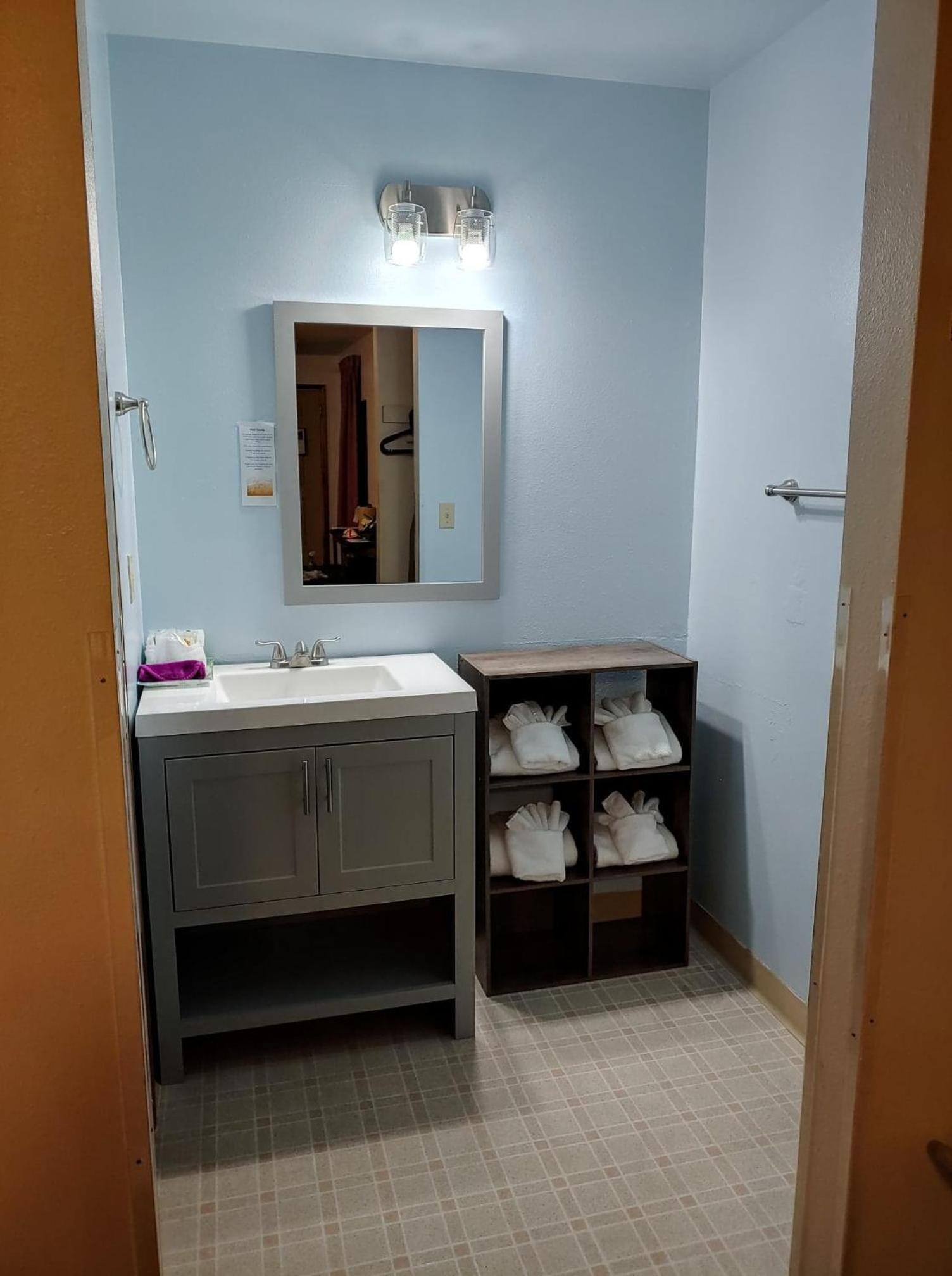 Hillcrest Inn photo 17