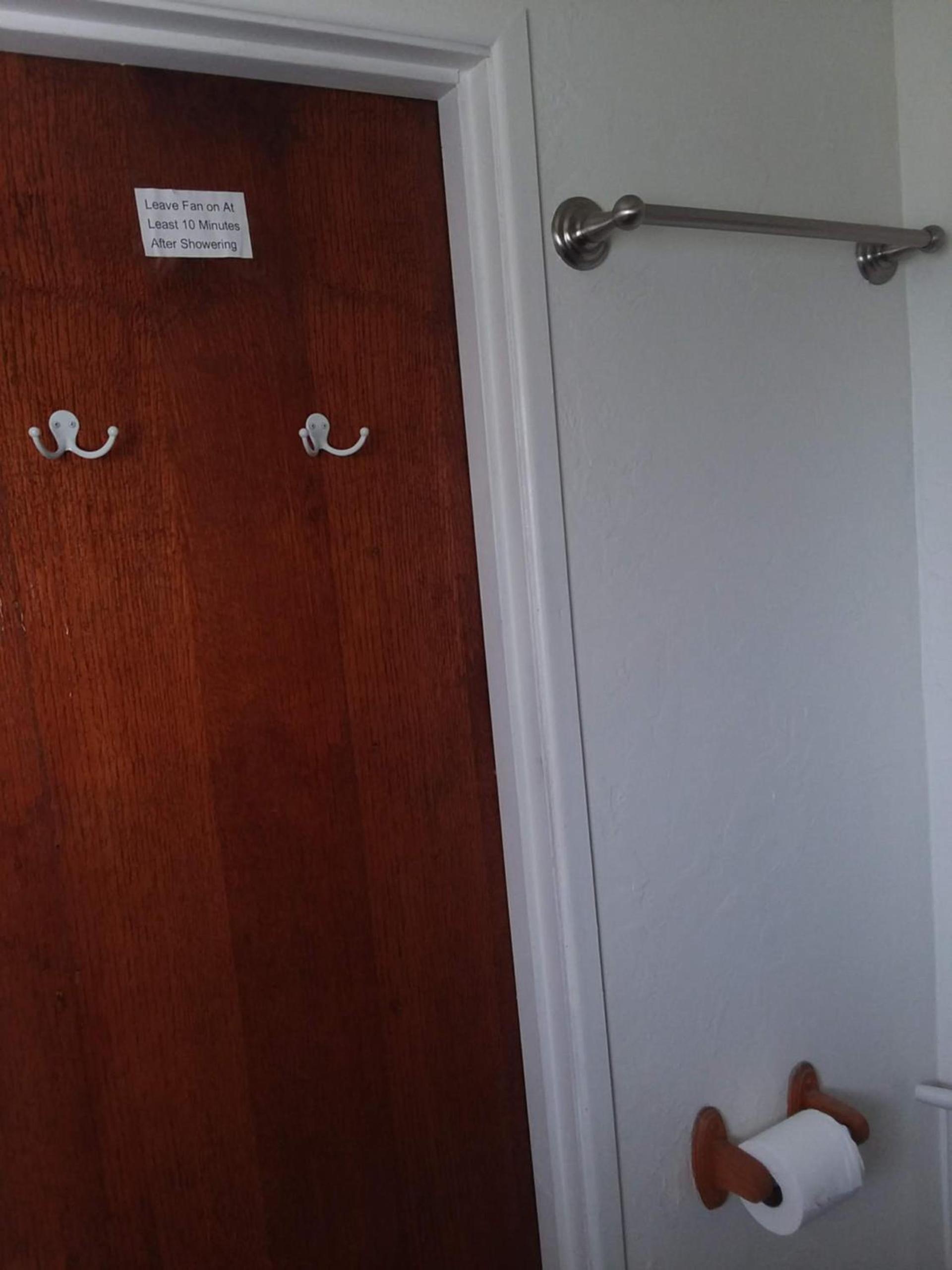 Lakeside Hostel & Guest House photo 9