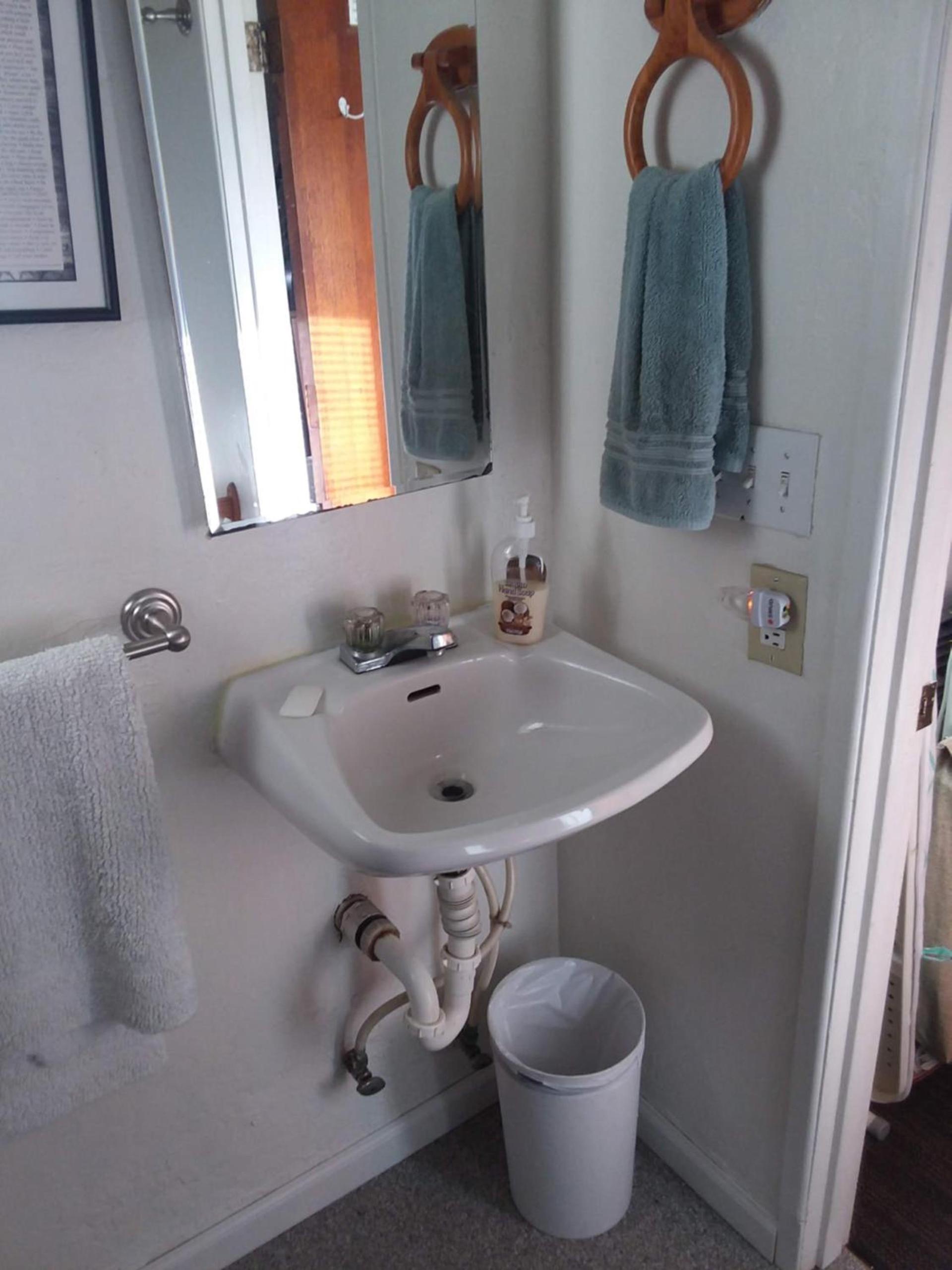 Lakeside Hostel & Guest House photo 6