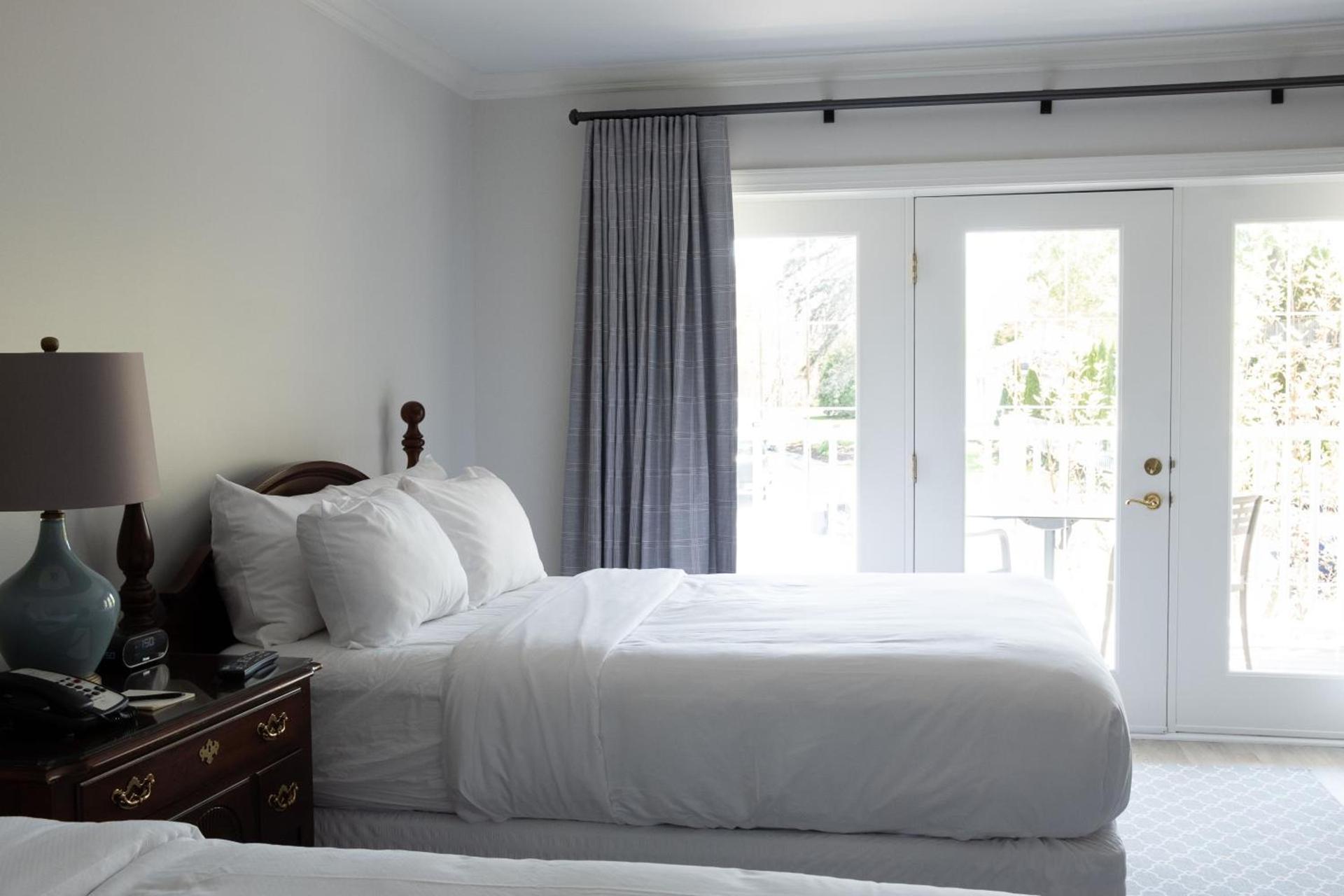 The Geneva Inn photo 17