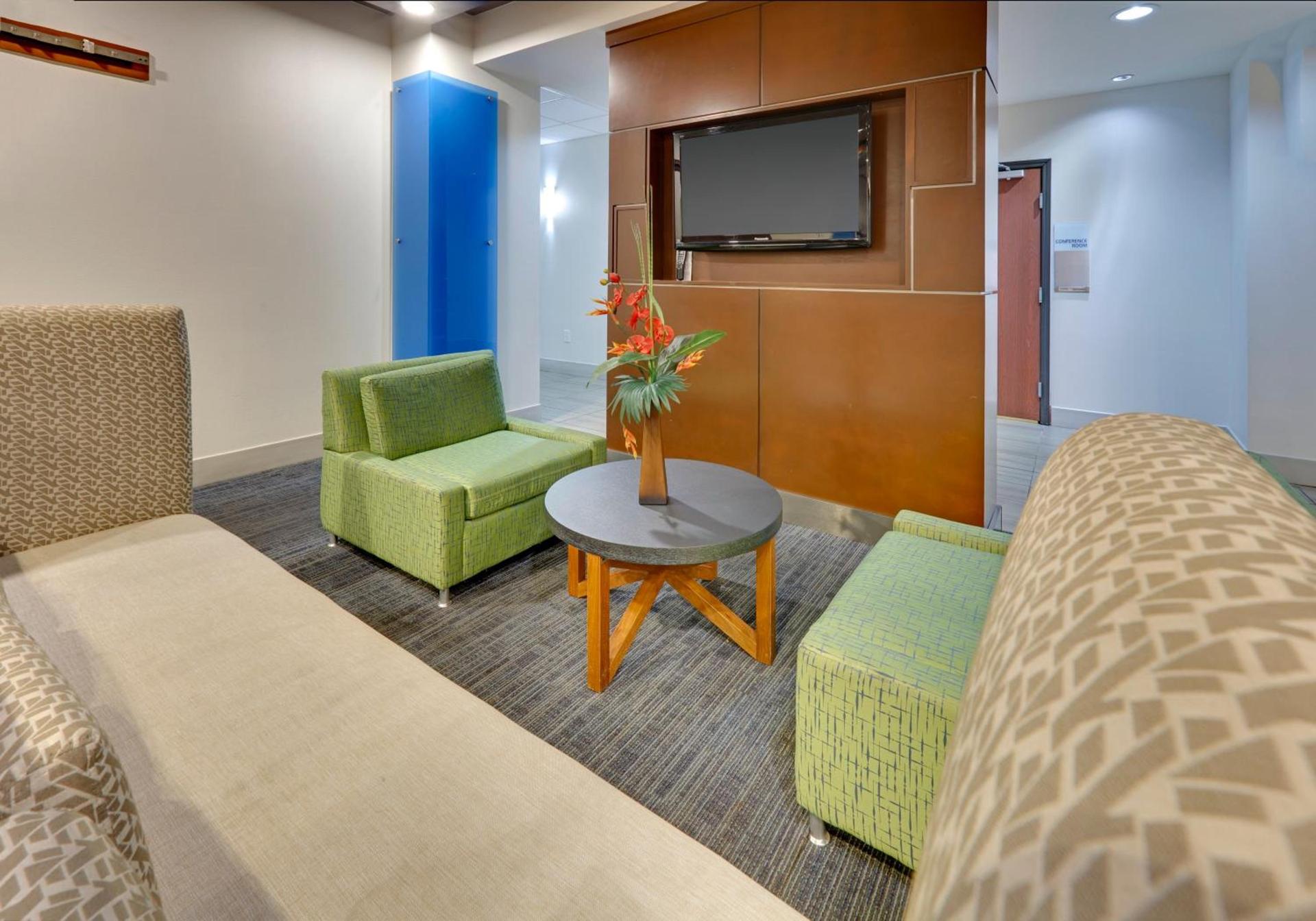 Holiday Inn Express & Suites - Denton North by IHG photo 30
