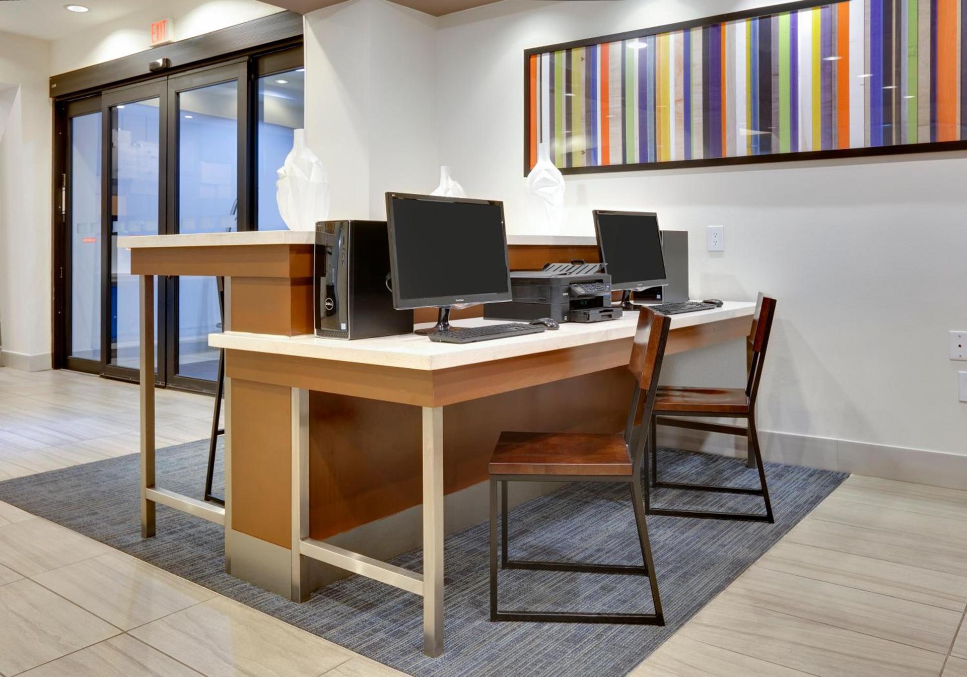 Holiday Inn Express & Suites - Denton North by IHG photo 20