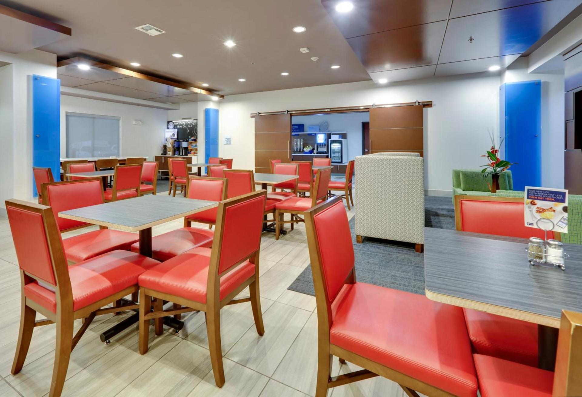 Holiday Inn Express & Suites - Denton North by IHG photo 26