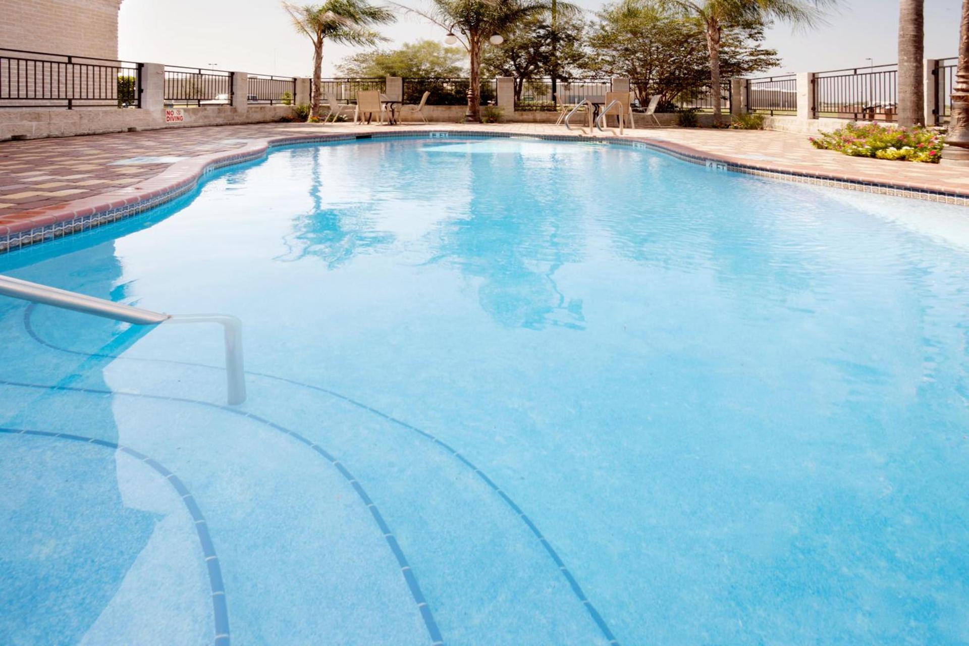 Holiday Inn Express Hotel and Suites Alice by IHG photo 42