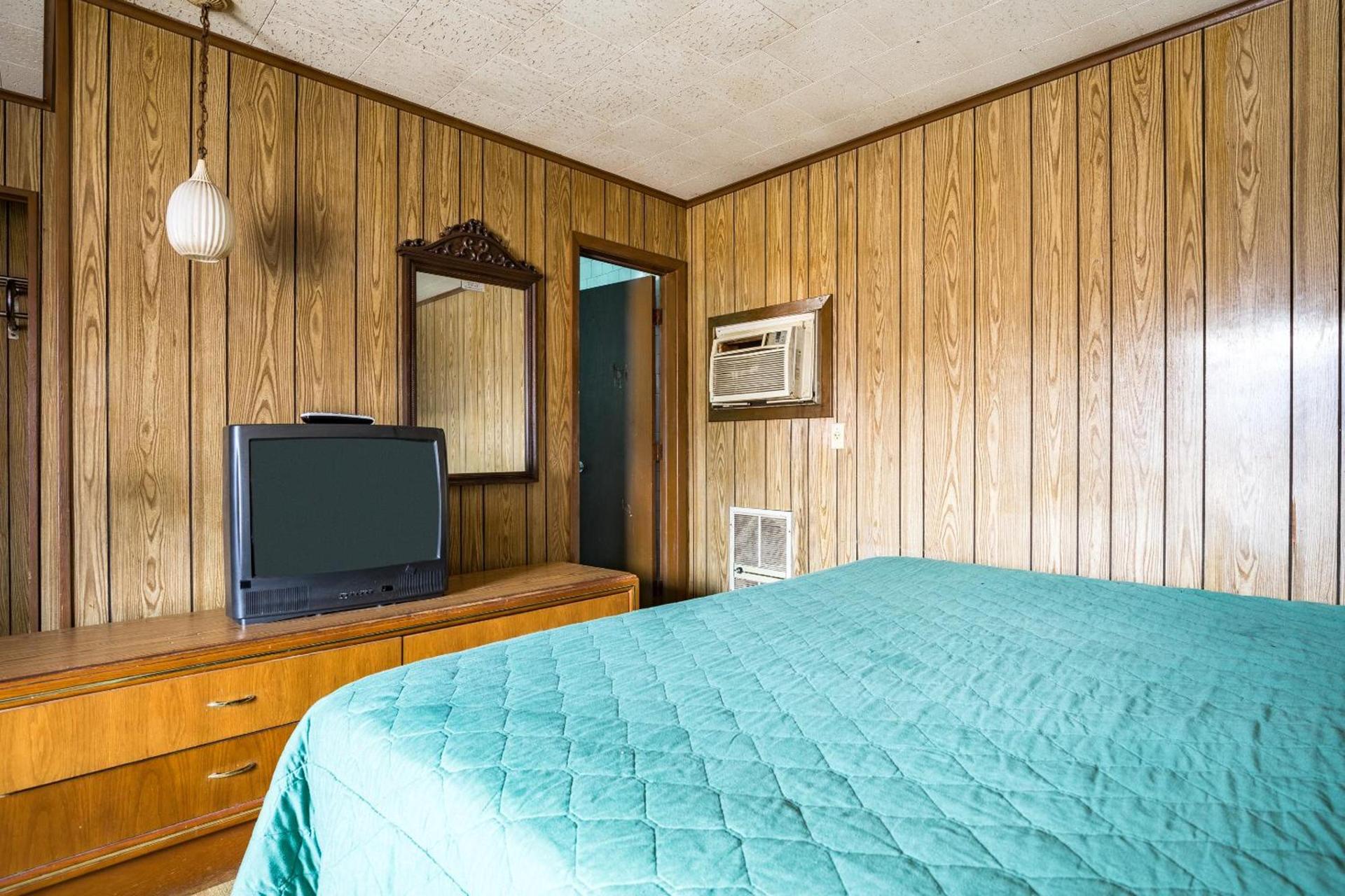 OYO Hotel Holly Springs MS photo 21