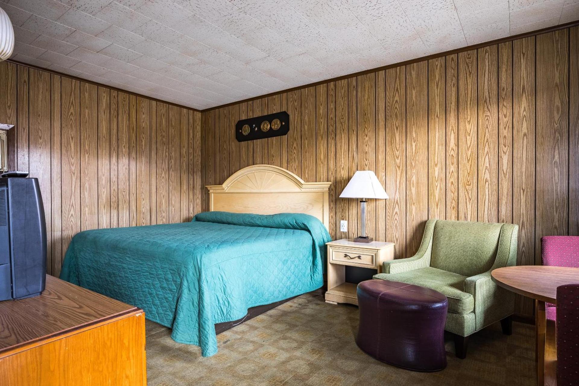 OYO Hotel Holly Springs MS photo 6