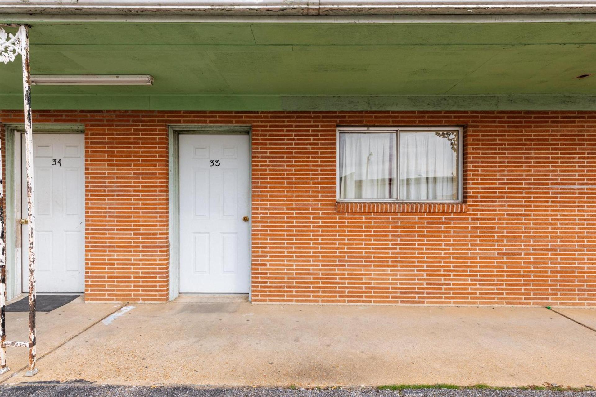 OYO Hotel Holly Springs MS photo 17