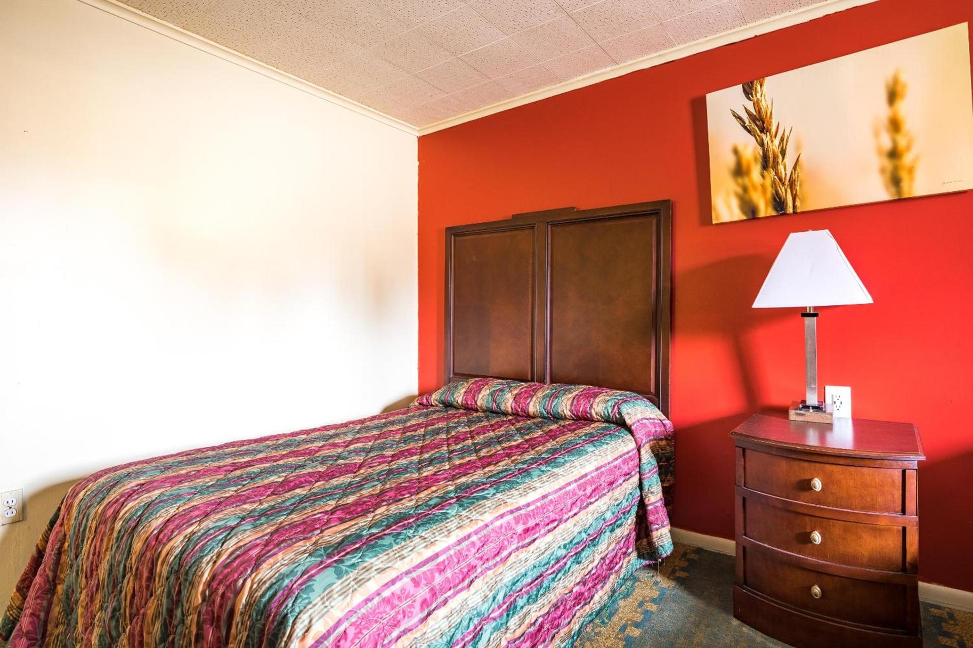 OYO Hotel Holly Springs MS photo 7