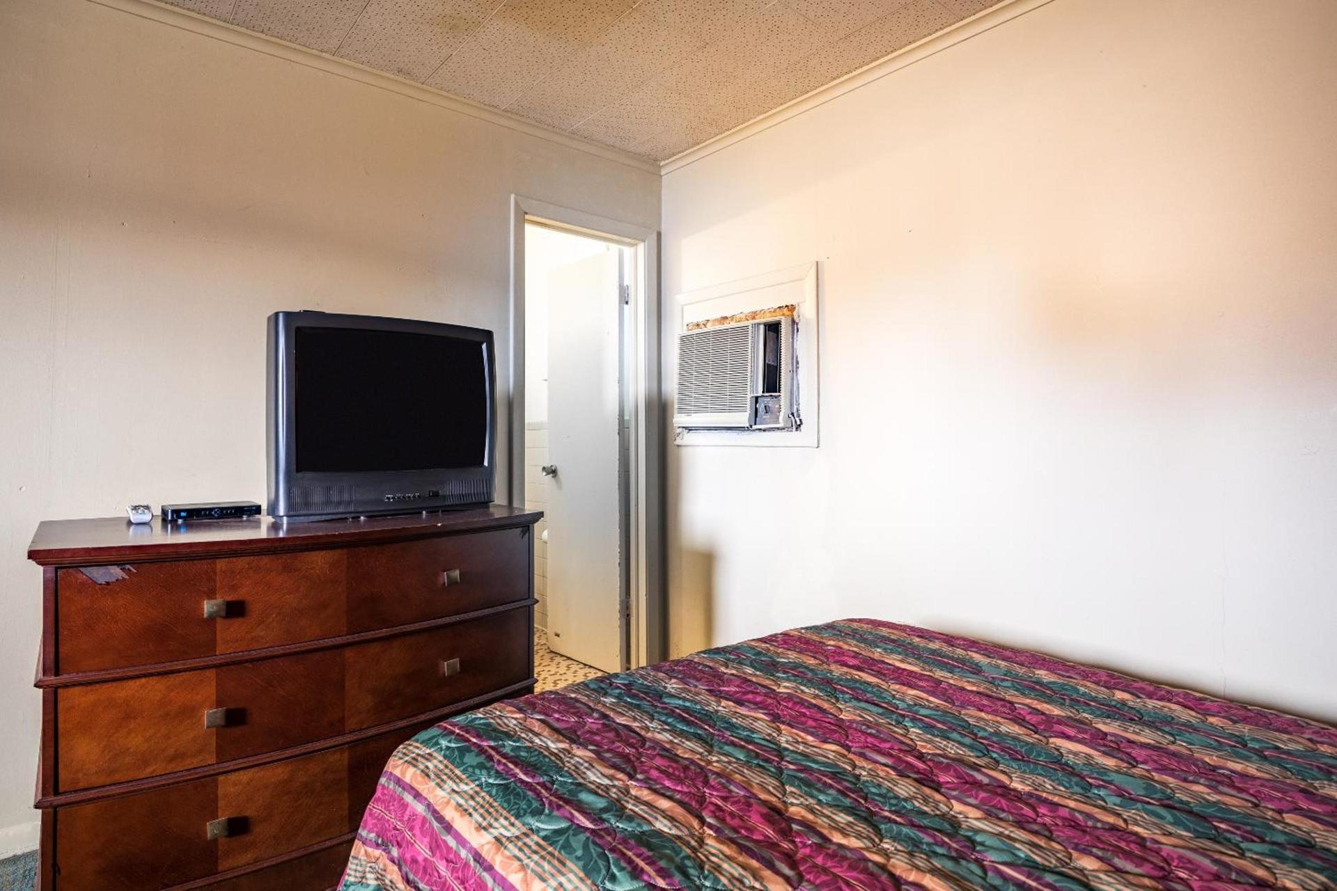 OYO Hotel Holly Springs MS photo 9