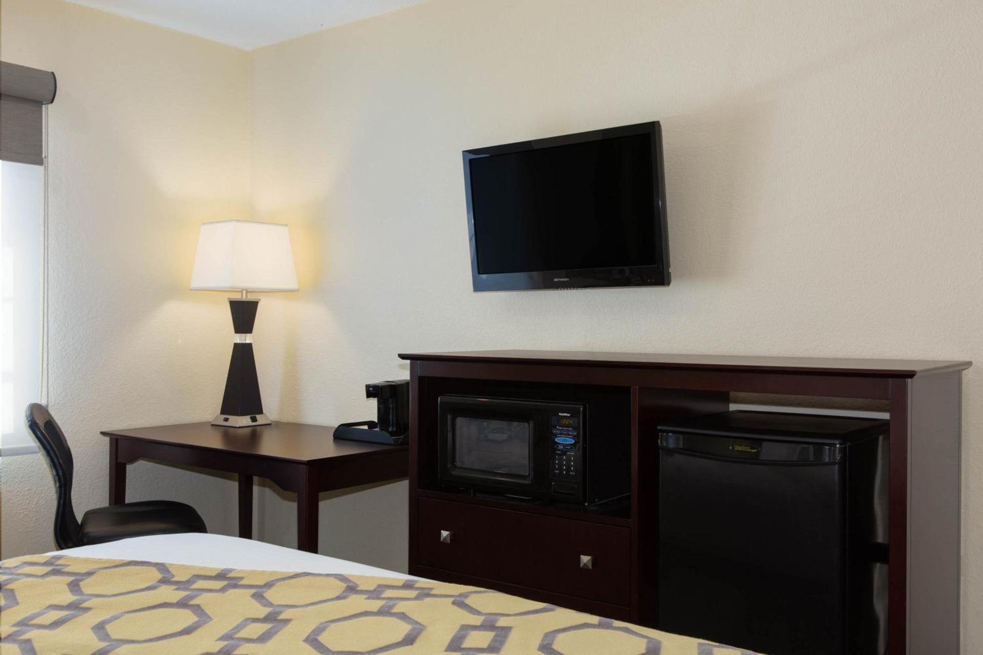 Baymont by Wyndham Jefferson City photo 13