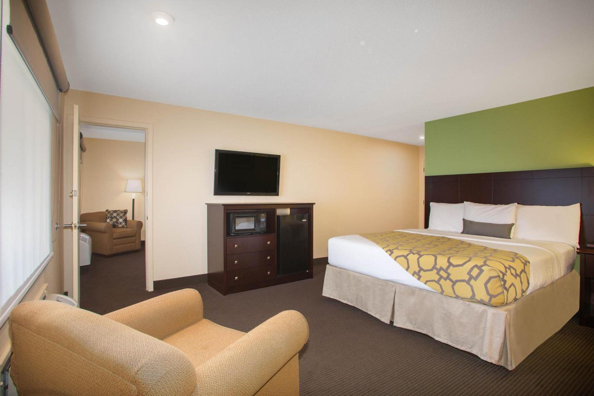 Baymont by Wyndham Jefferson City photo 9