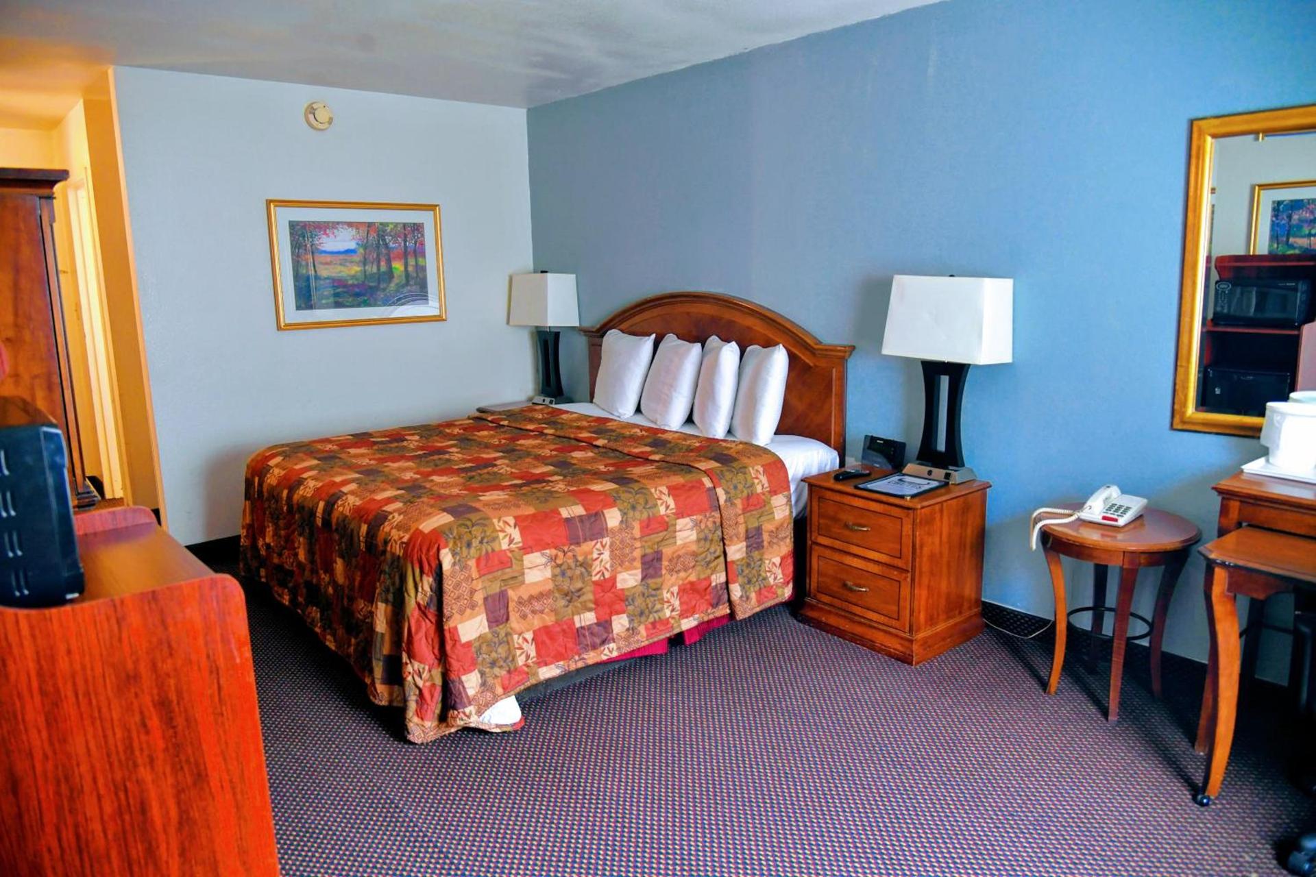 Douglas Inn and Conference Center photo 4