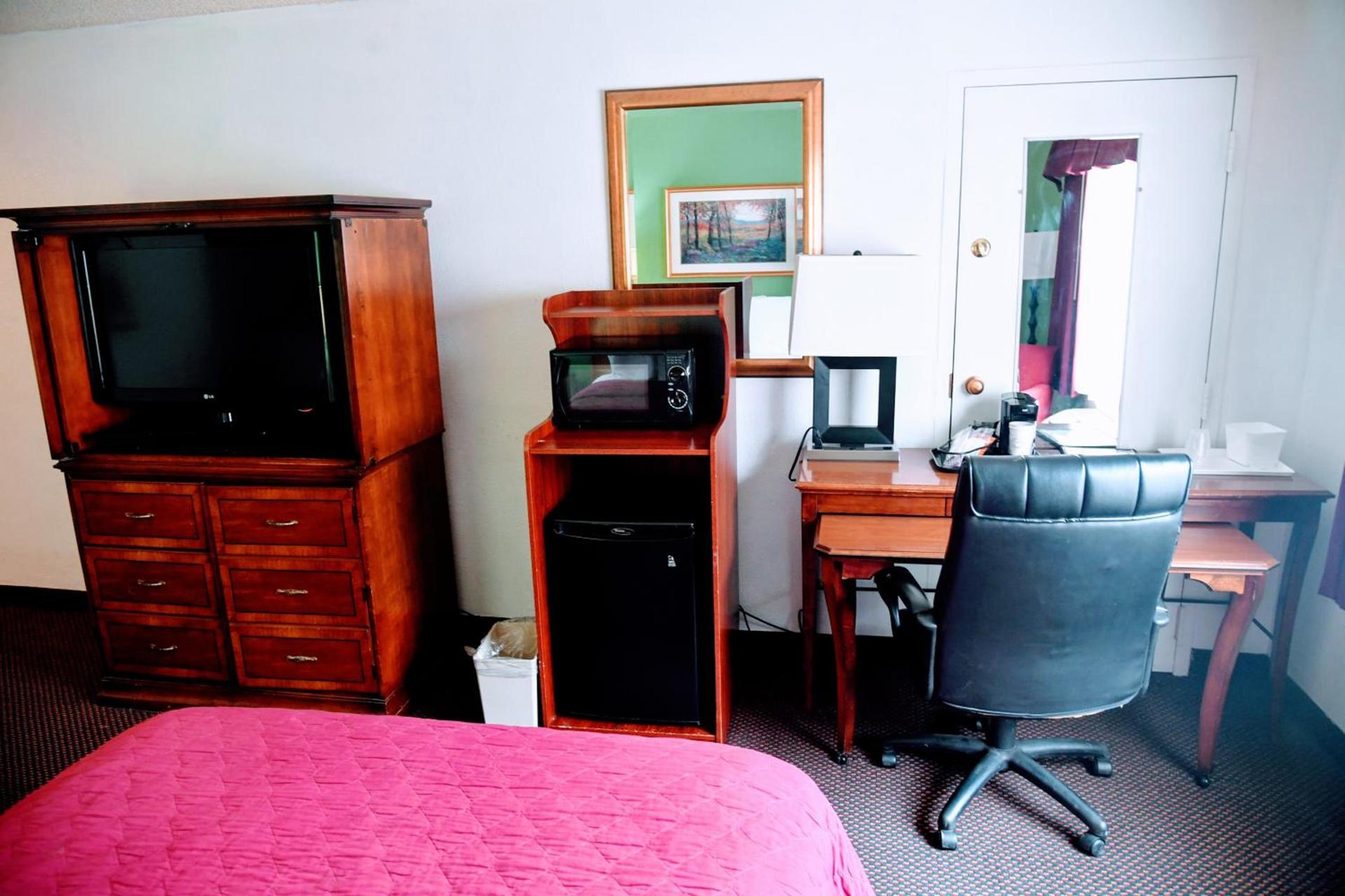 Douglas Inn and Conference Center photo 5