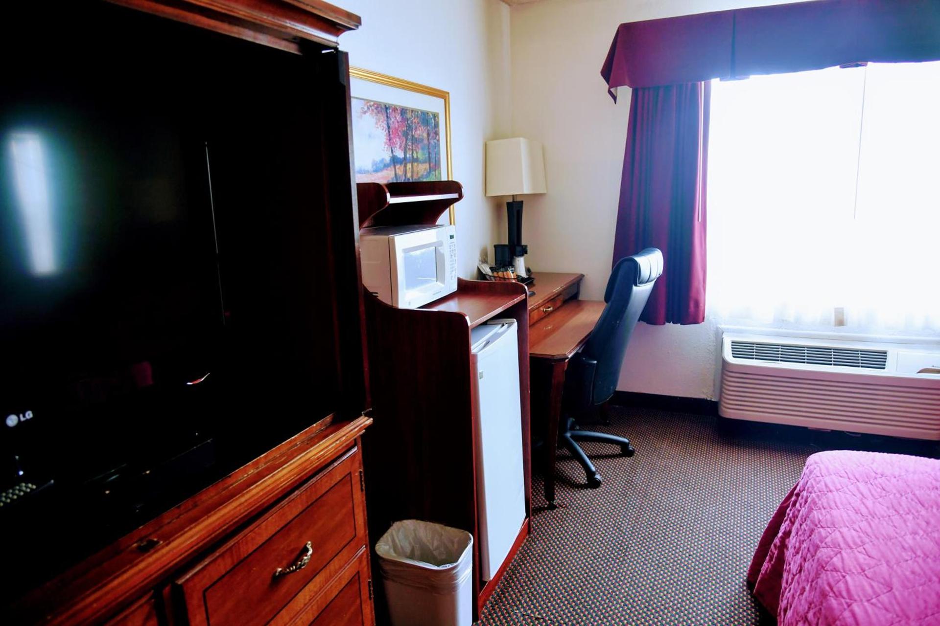 Douglas Inn and Conference Center photo 10