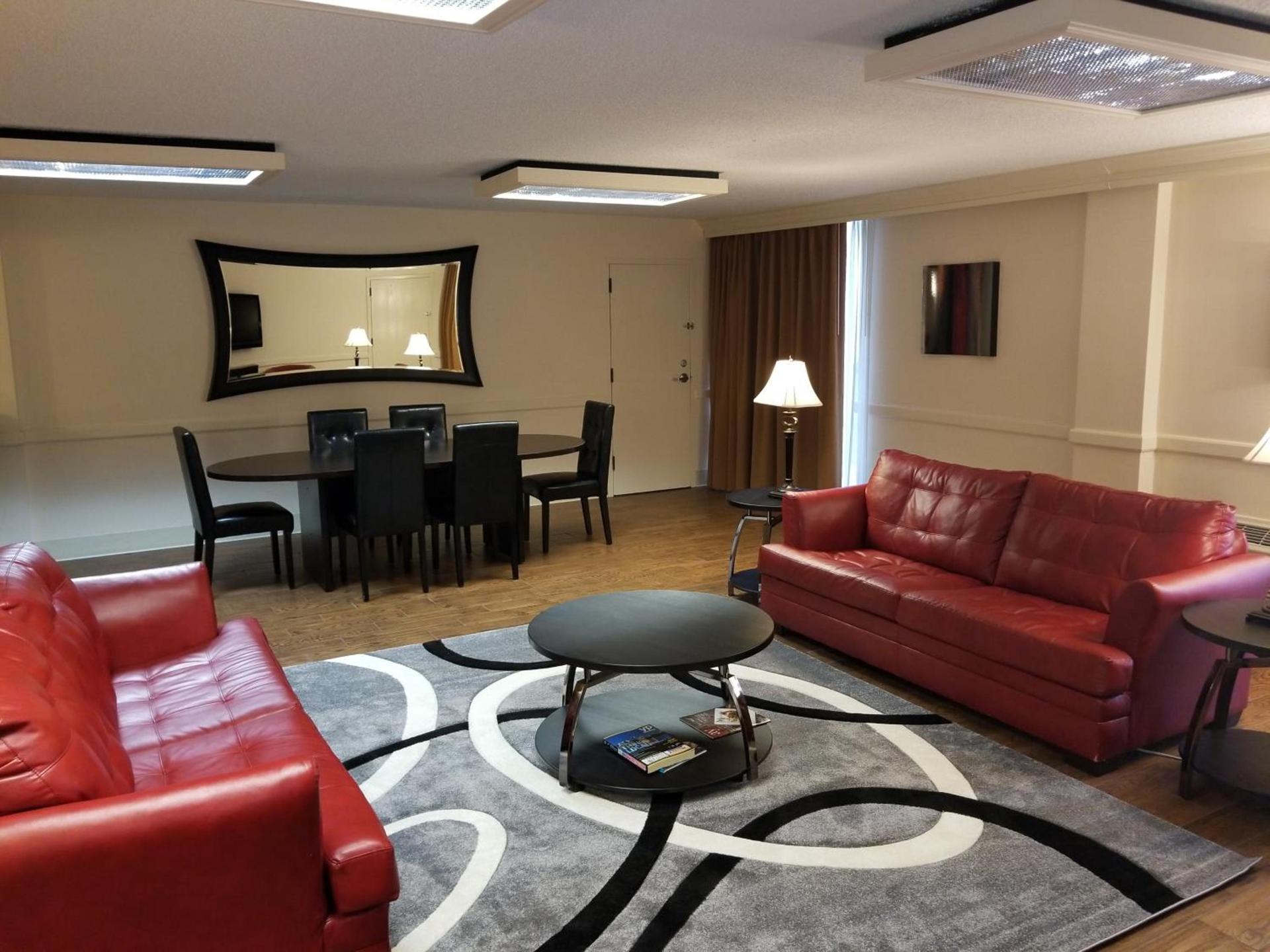 Wyndham Riverfront Hotel photo 54