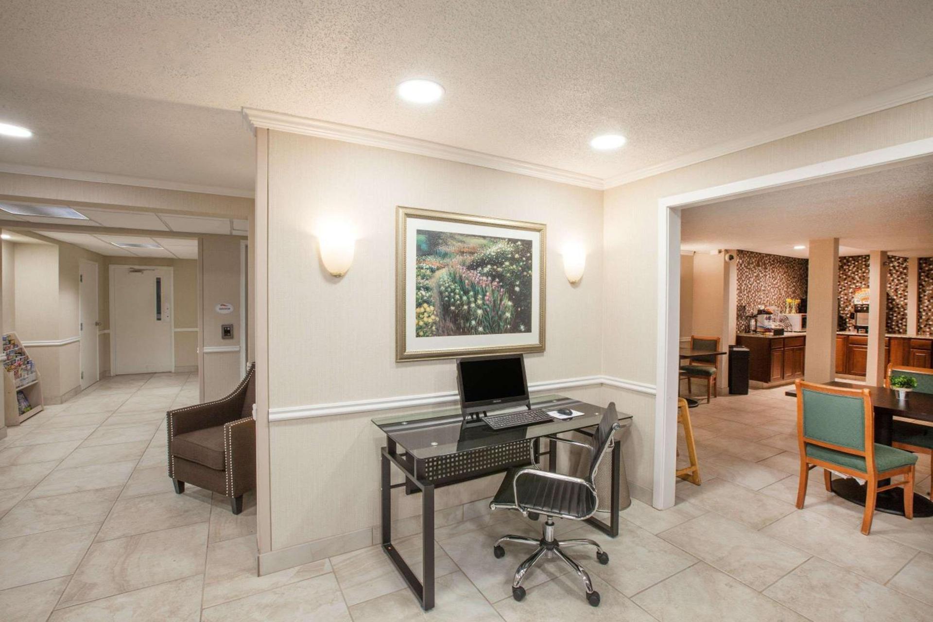 Baymont by Wyndham Texarkana photo 63