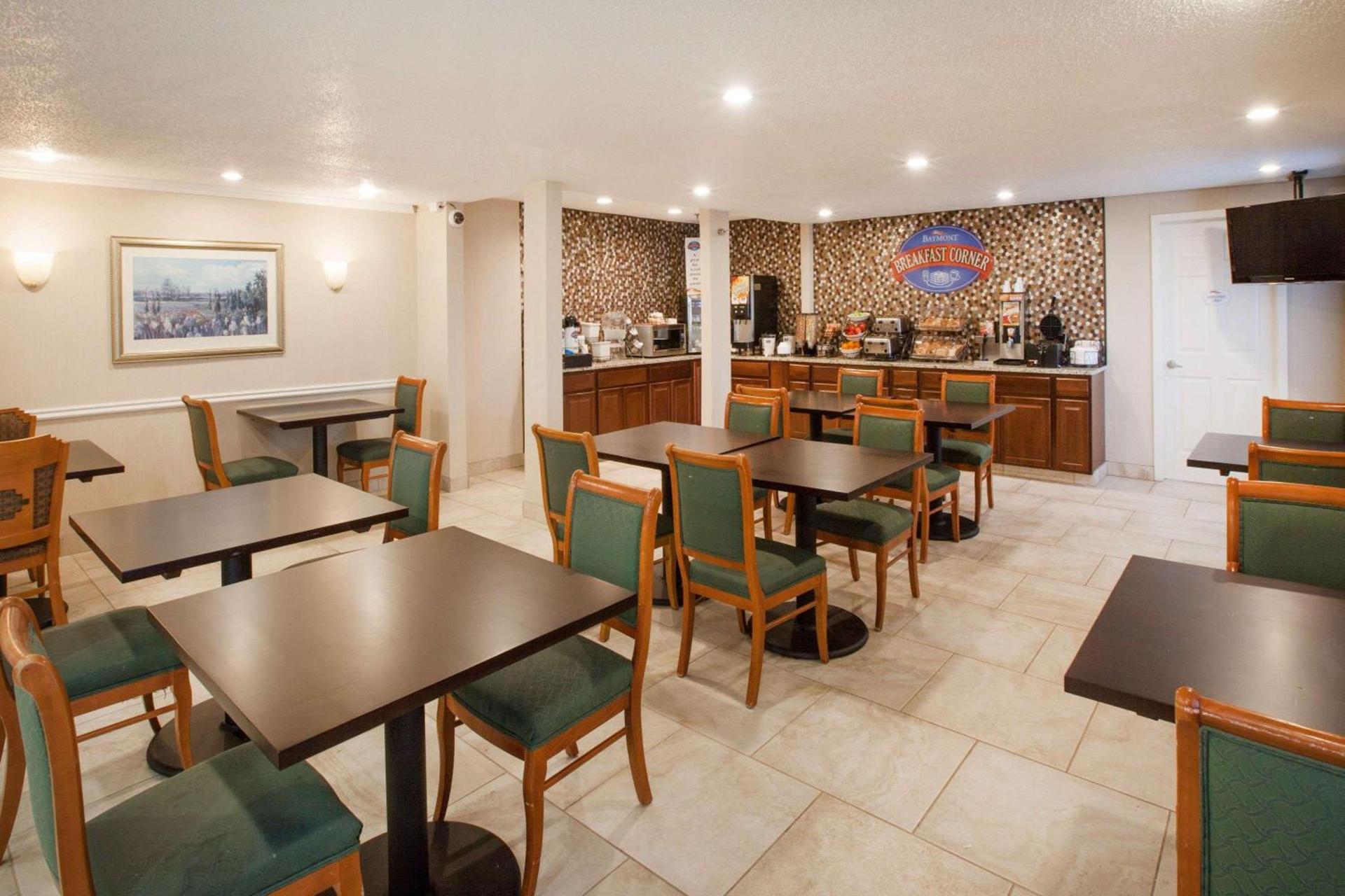 Baymont by Wyndham Texarkana photo 62