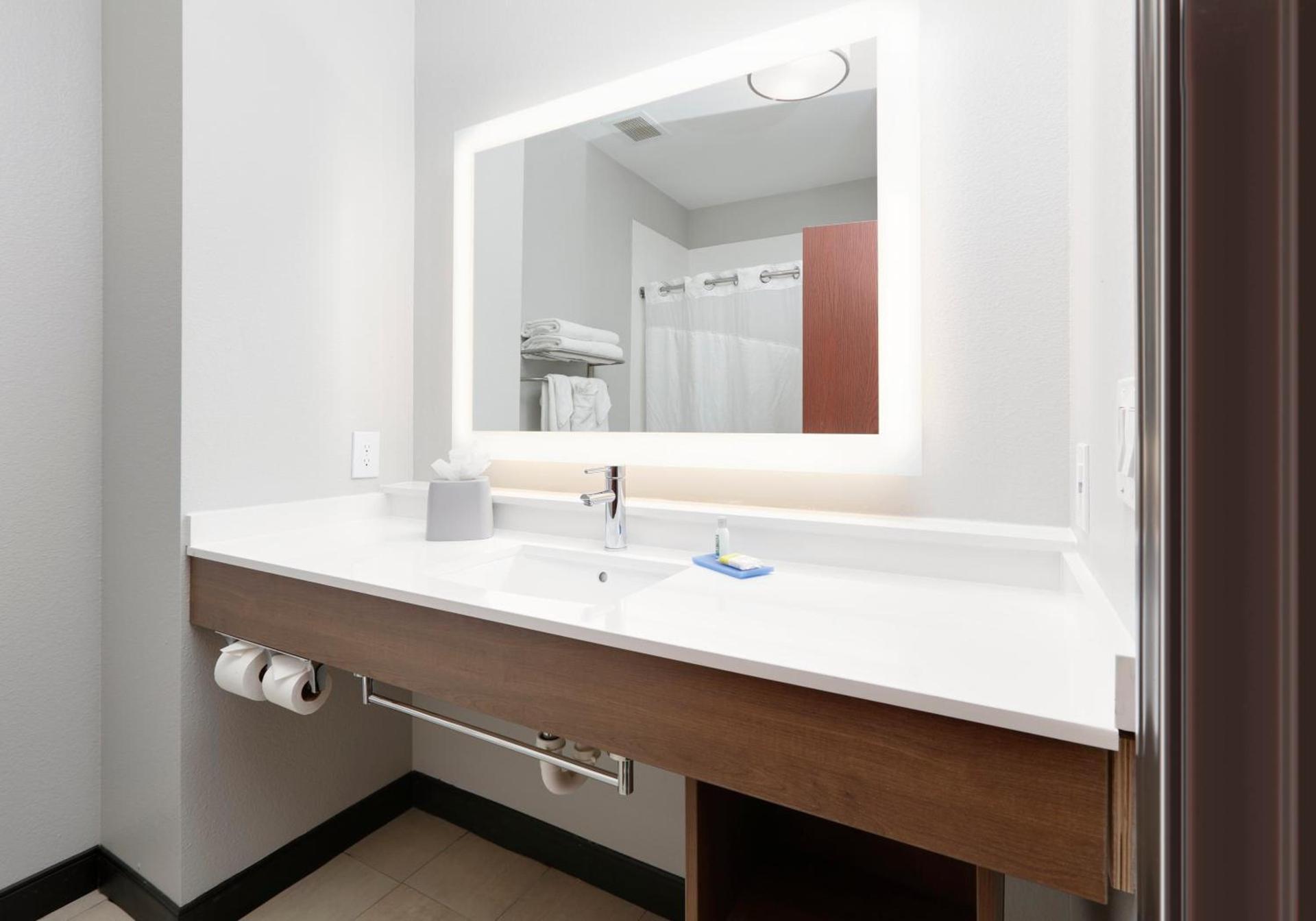 Holiday Inn Express & Suites - Denton North by IHG photo 33