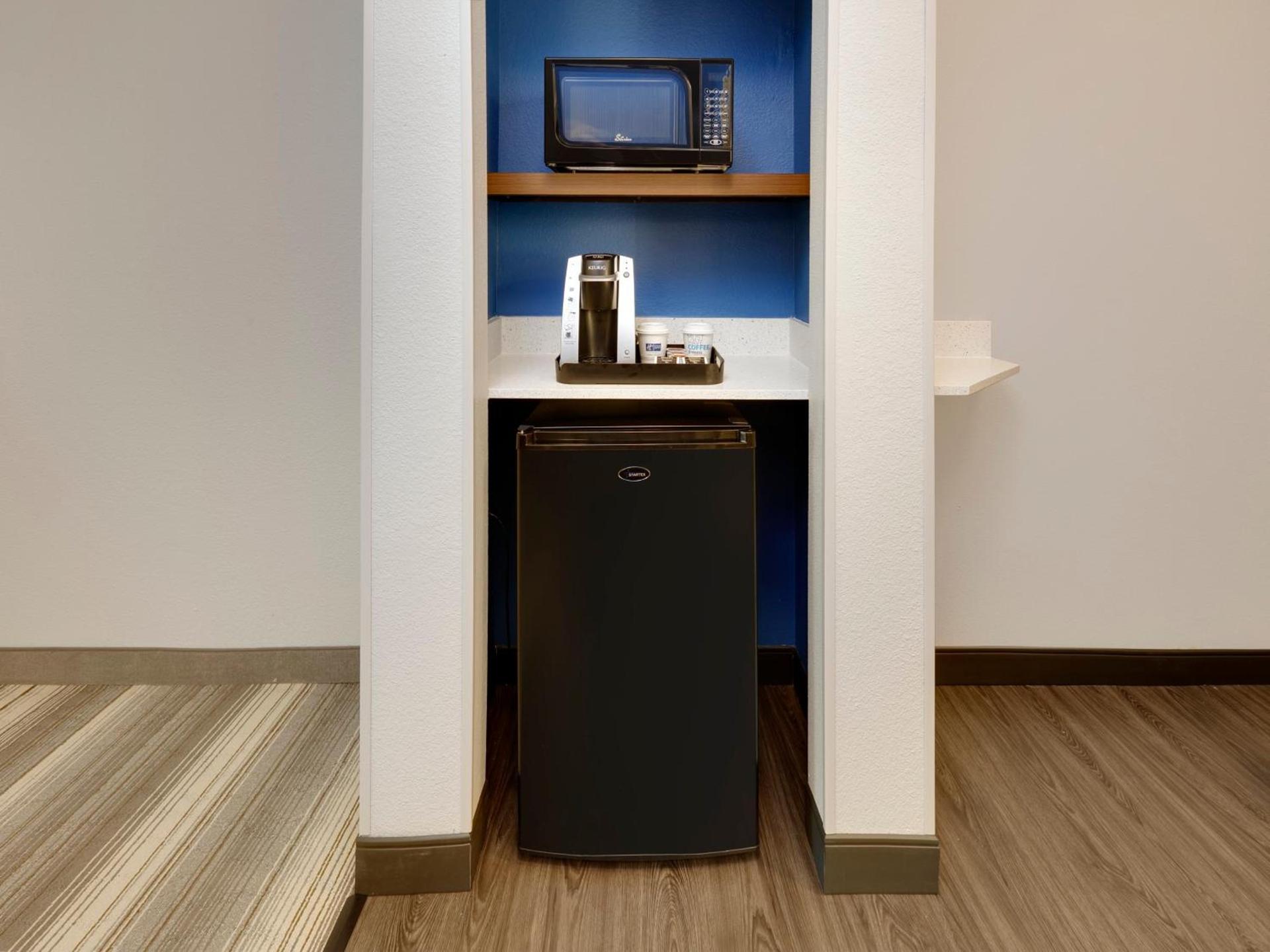 Holiday Inn Express & Suites - Denton North by IHG photo 38