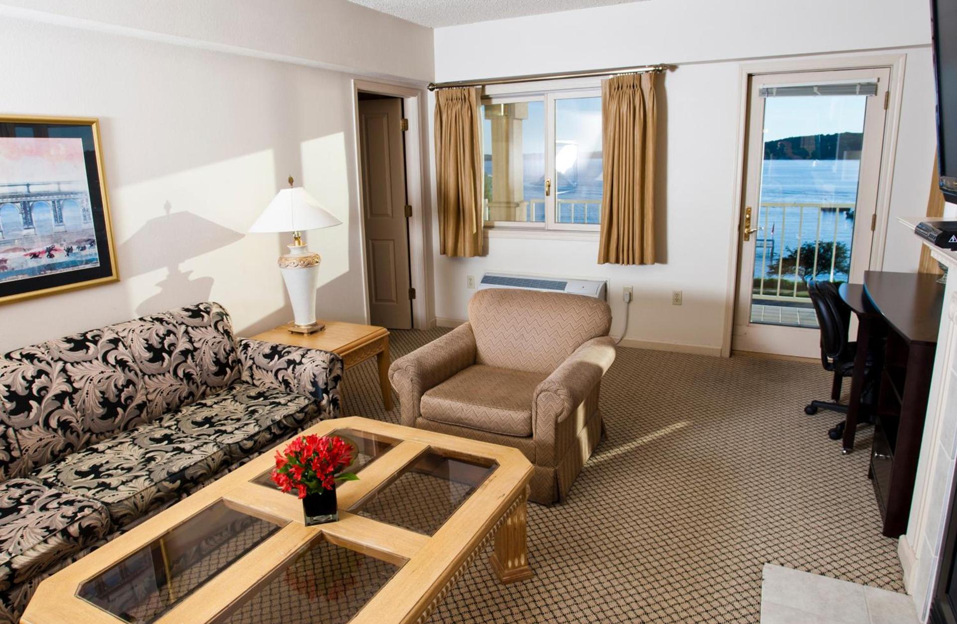 Bella Vista Suites Lake Geneva photo 16