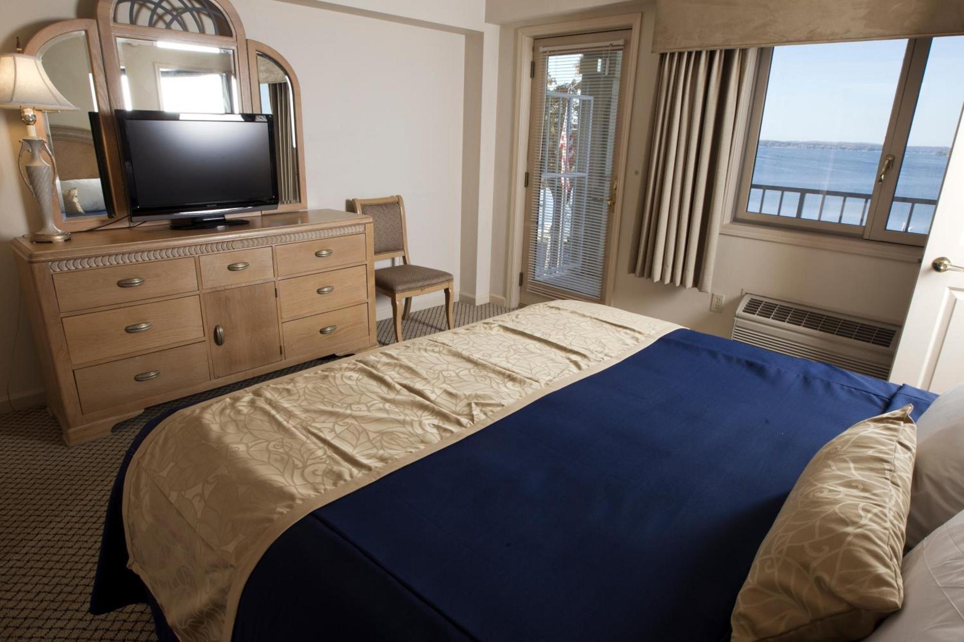 Bella Vista Suites Lake Geneva photo 13