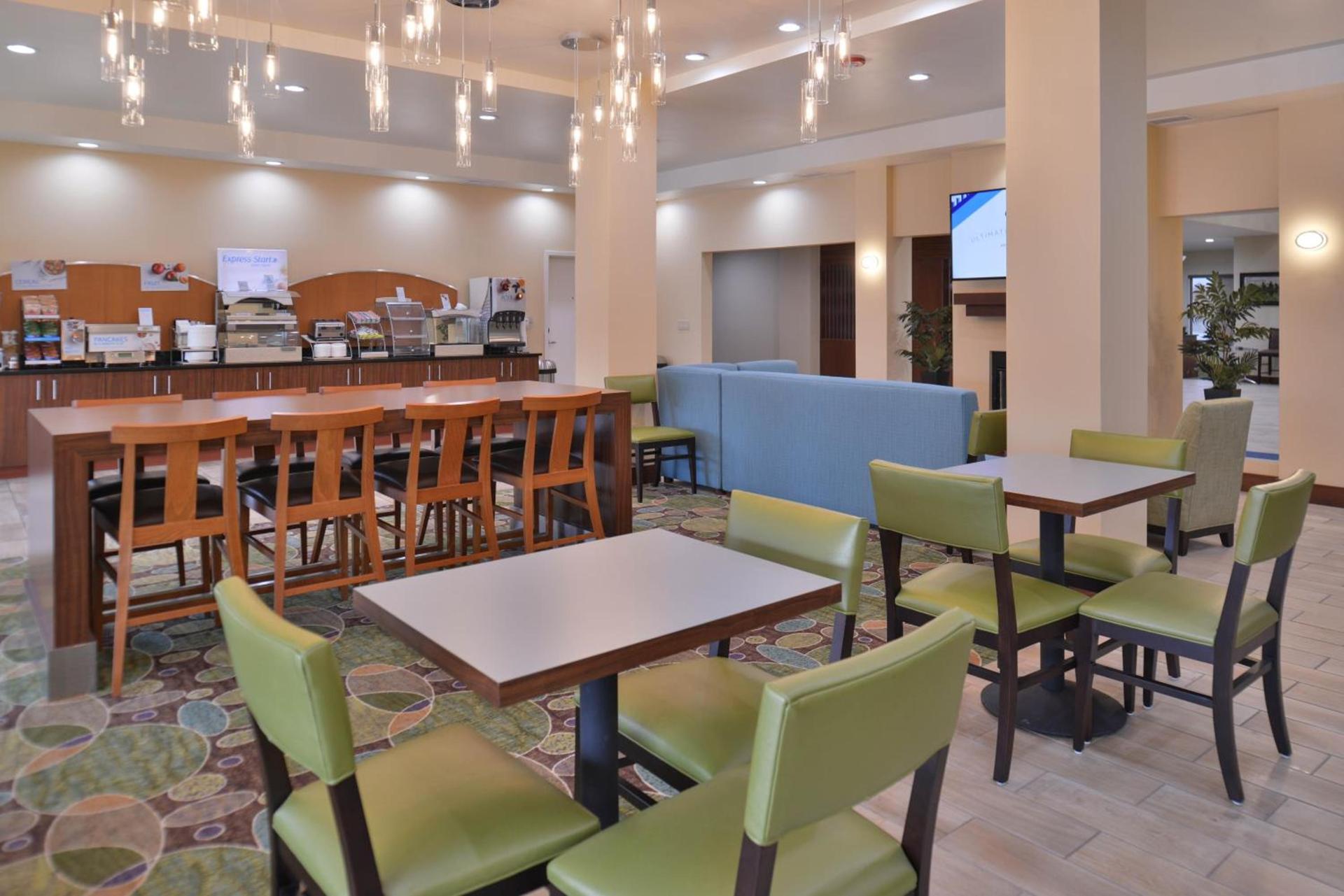 Holiday Inn Express & Suites Dearborn SW - Detroit Area by IHG photo 16