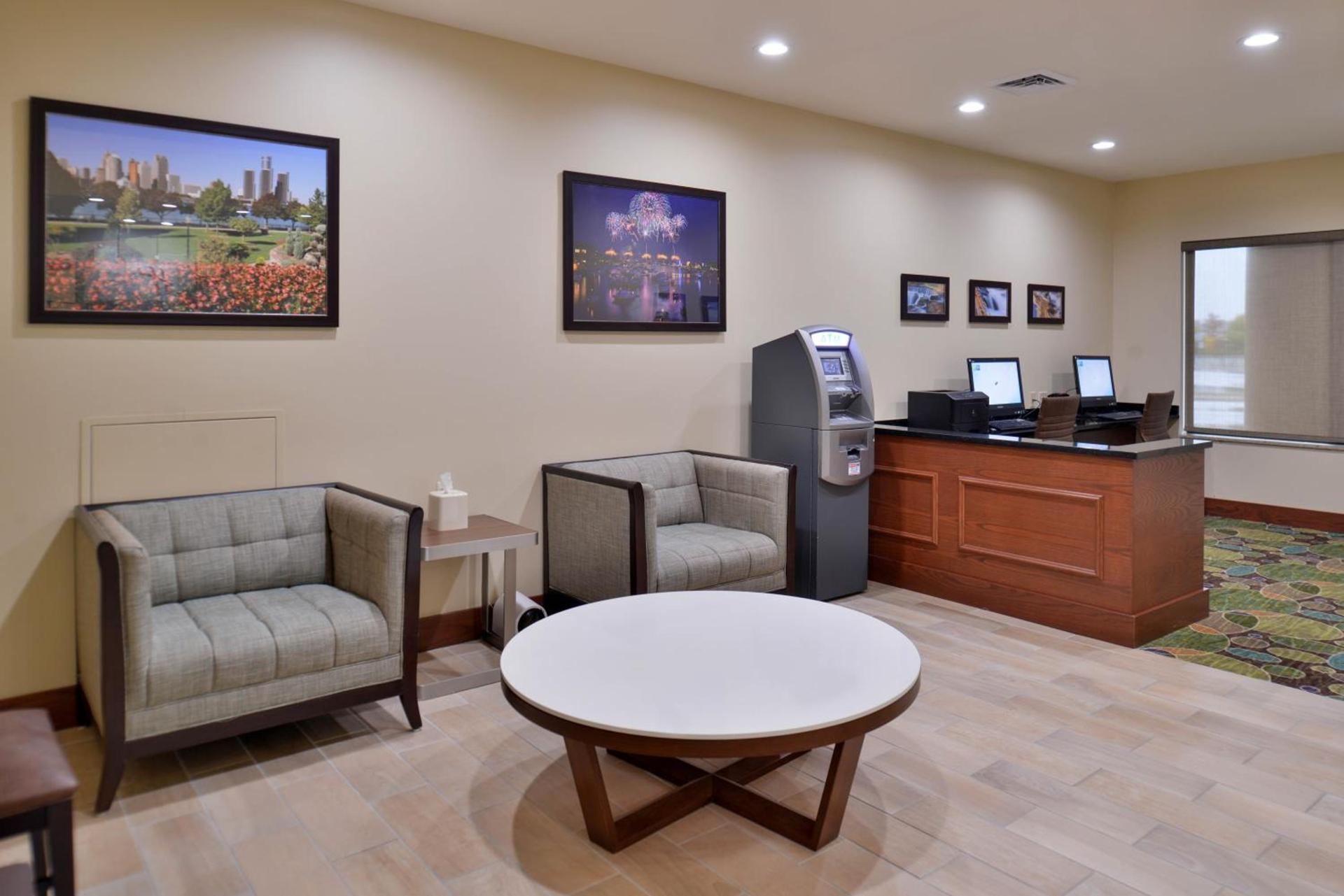 Holiday Inn Express & Suites Dearborn SW - Detroit Area by IHG photo 3