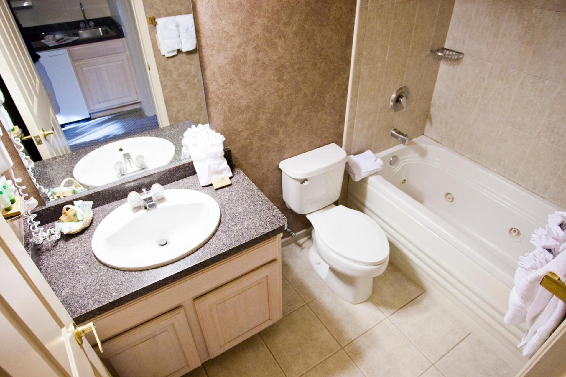 Bella Vista Suites Lake Geneva photo 18