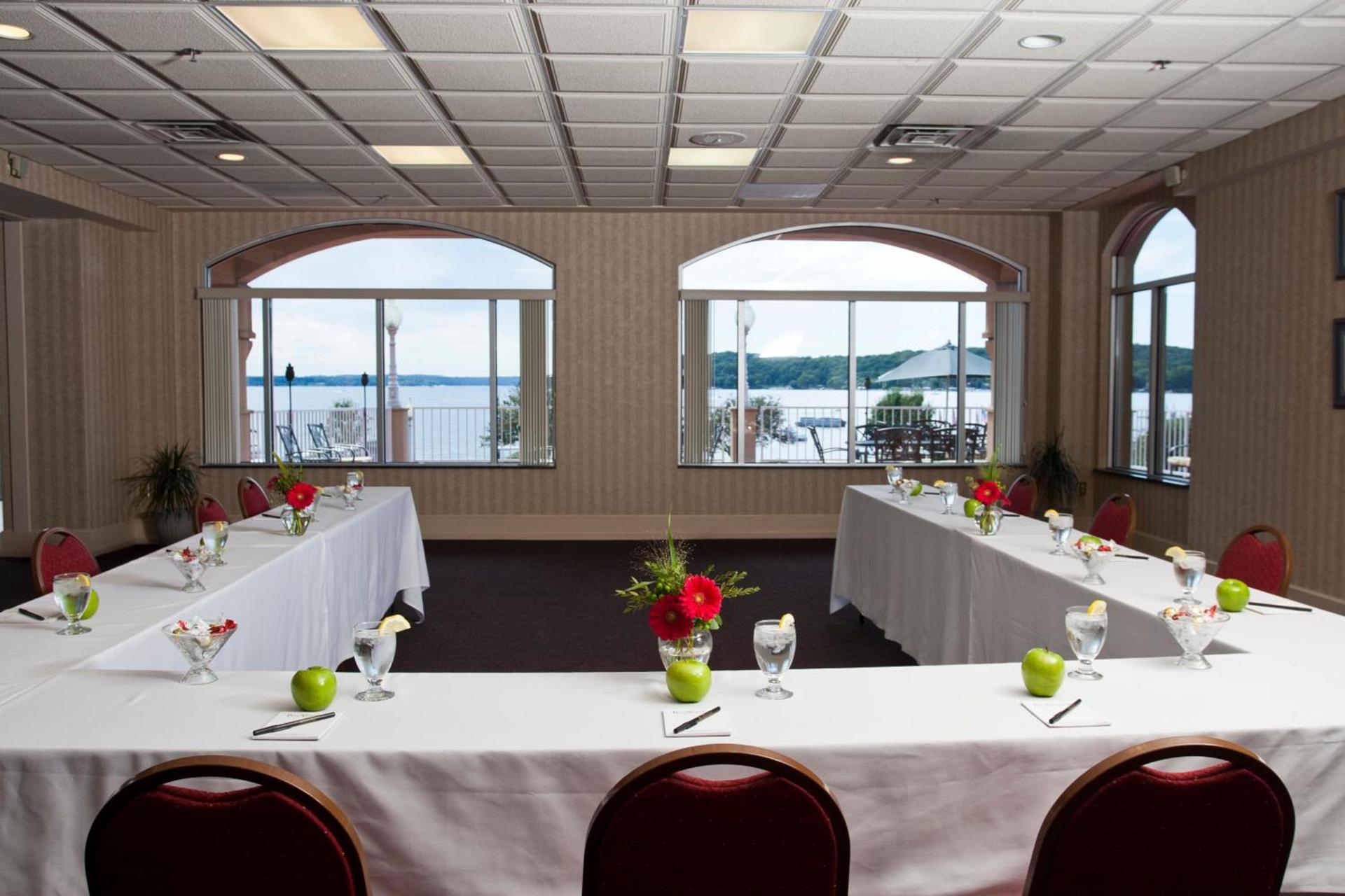 Bella Vista Suites Lake Geneva photo 20