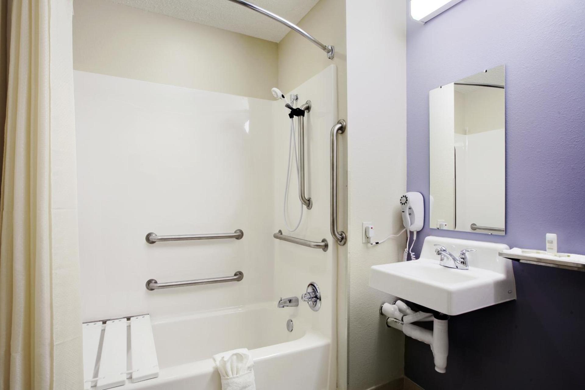 Microtel Inn & Suites Bath photo 33