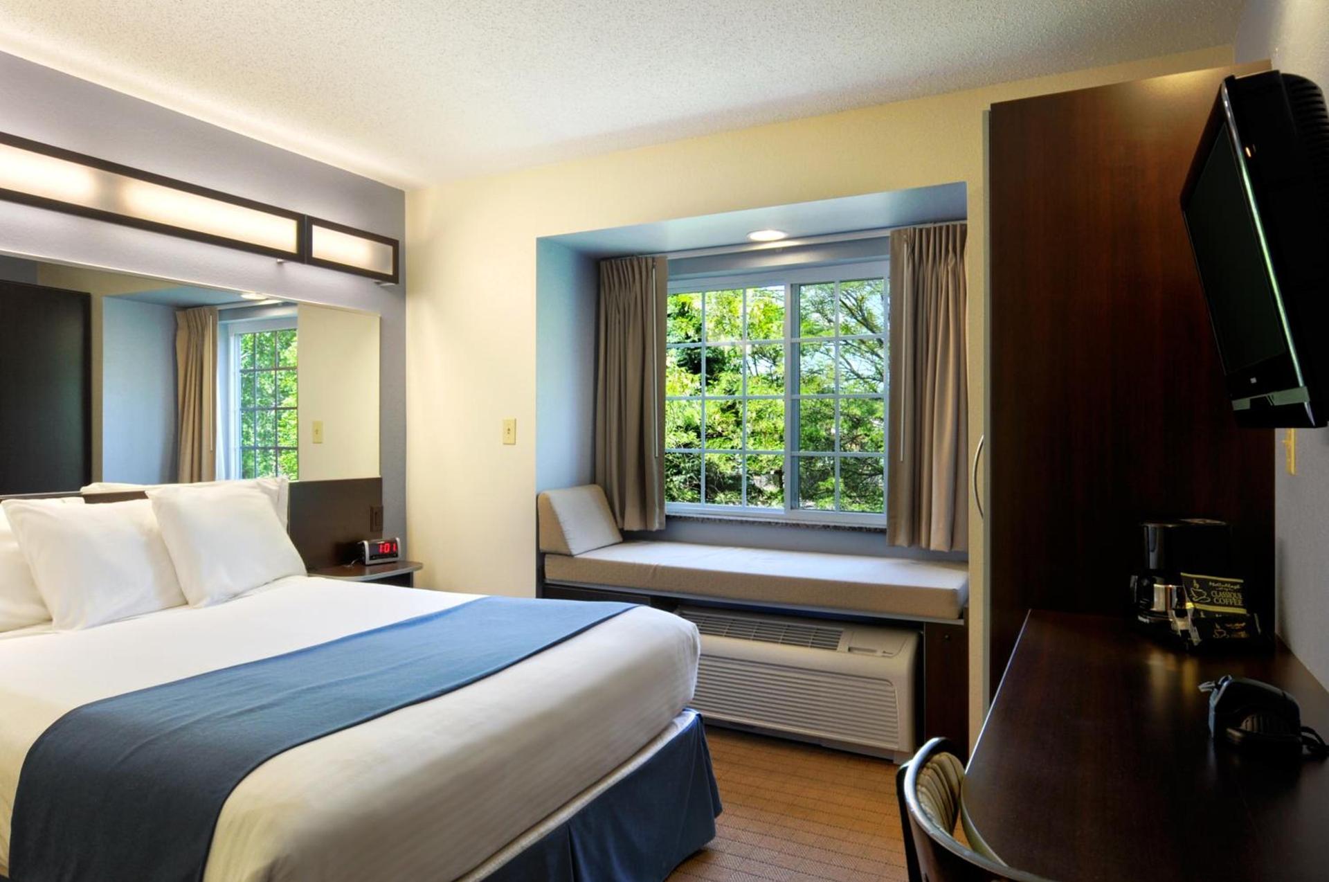 Microtel Inn & Suites Bath photo 24