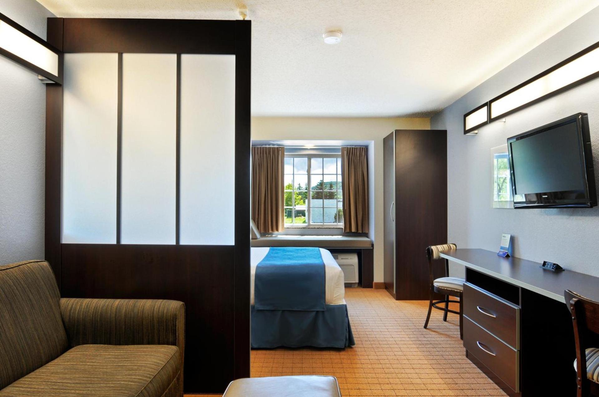 Microtel Inn & Suites Bath photo 27