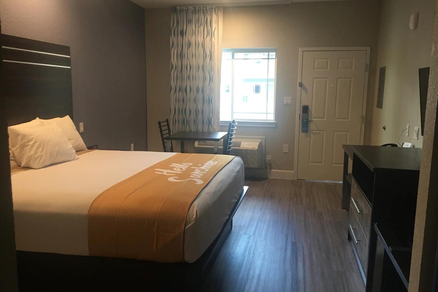 Days Inn & Suites by Wyndham La Porte photo 12