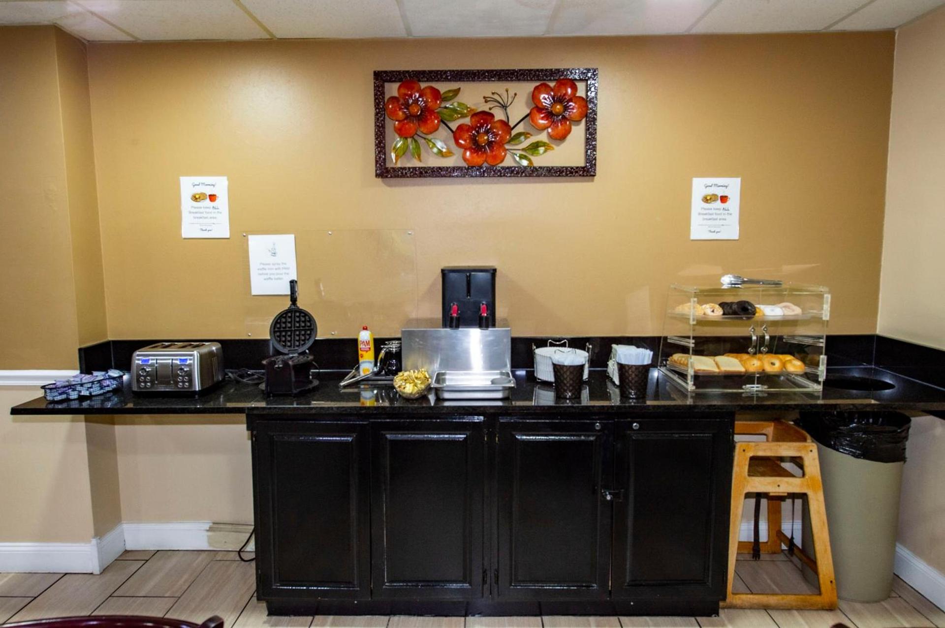 Rodeway Inn Central Colorado Springs photo 26