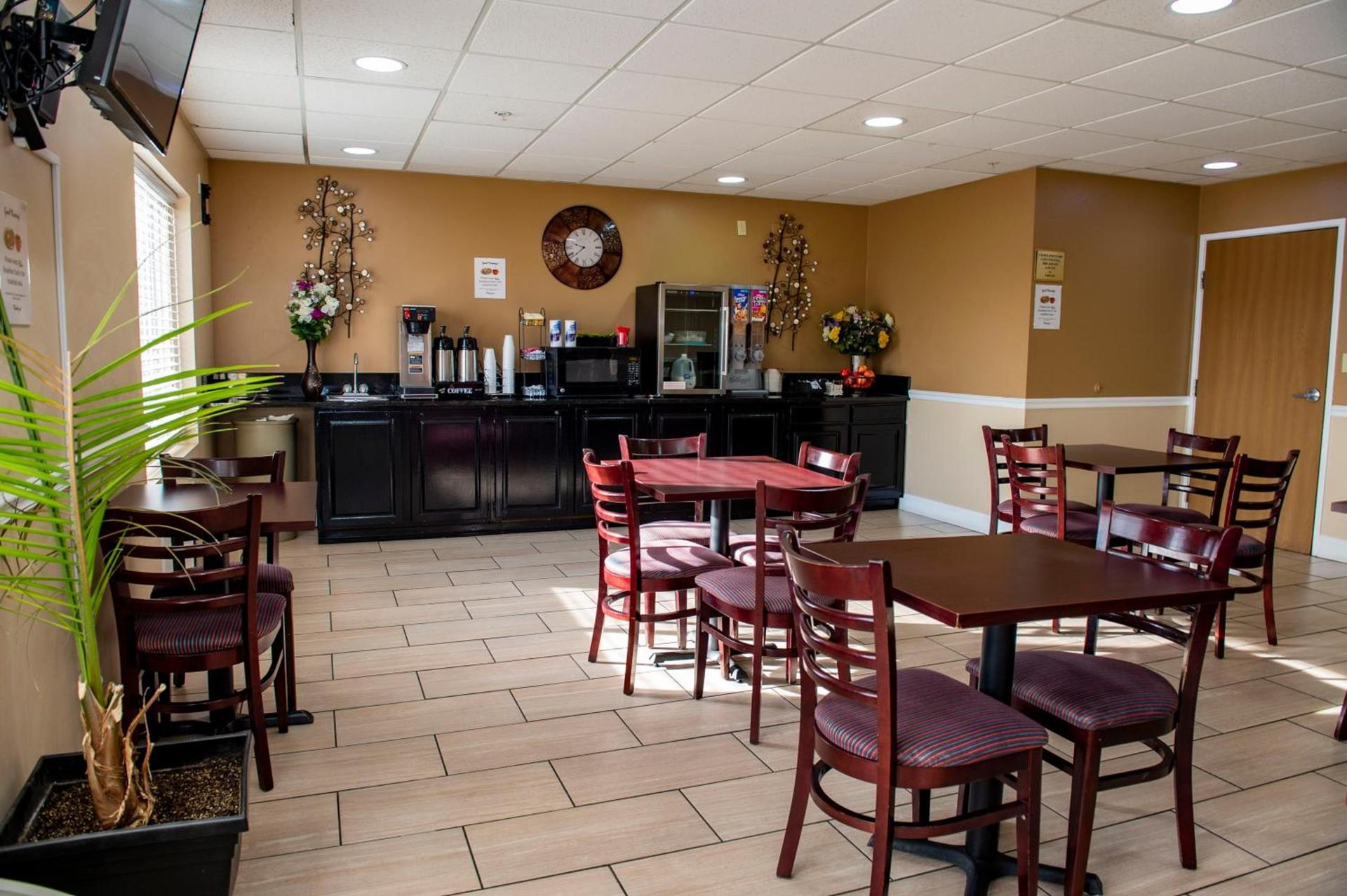 Rodeway Inn Central Colorado Springs photo 13