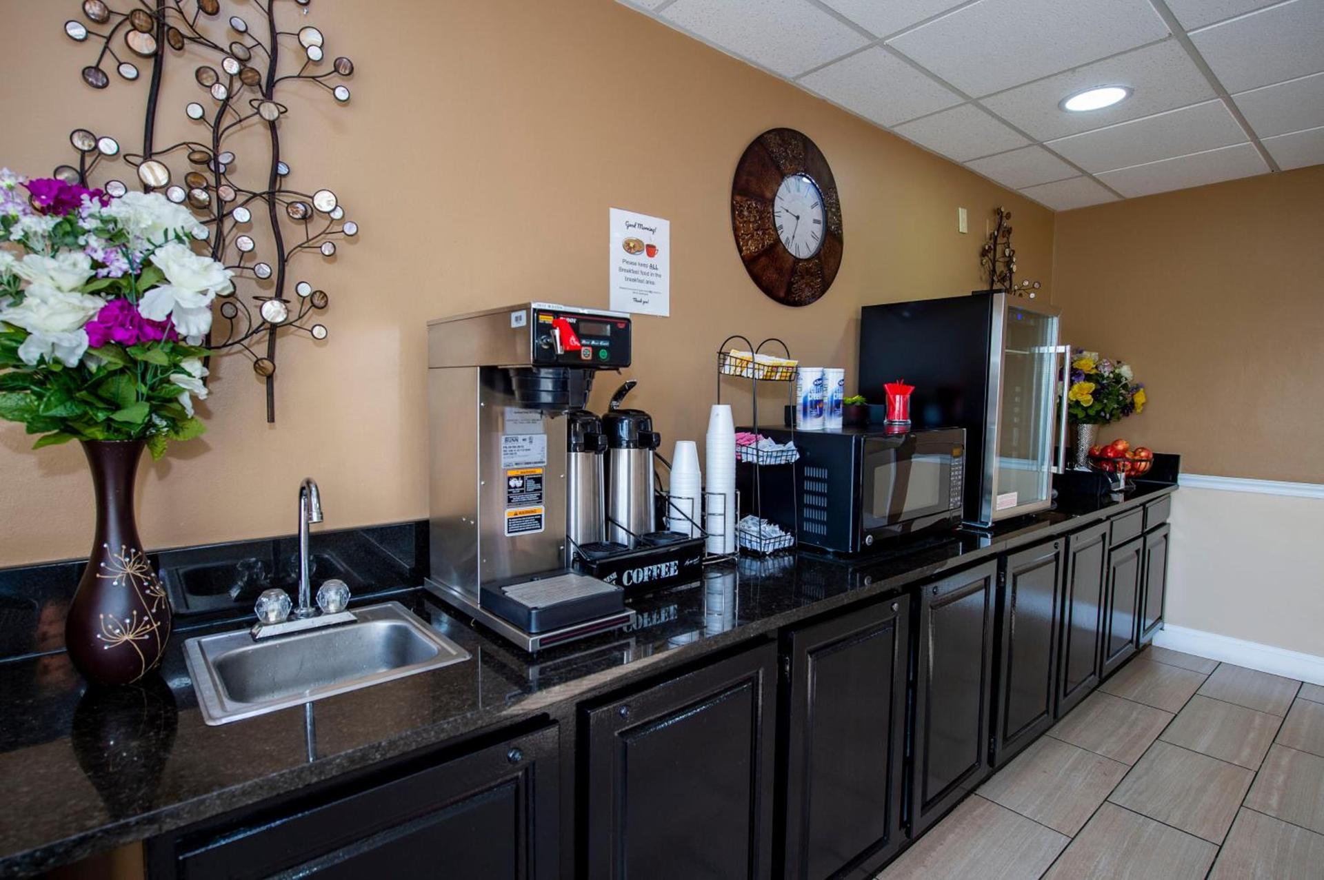 Rodeway Inn Central Colorado Springs photo 18