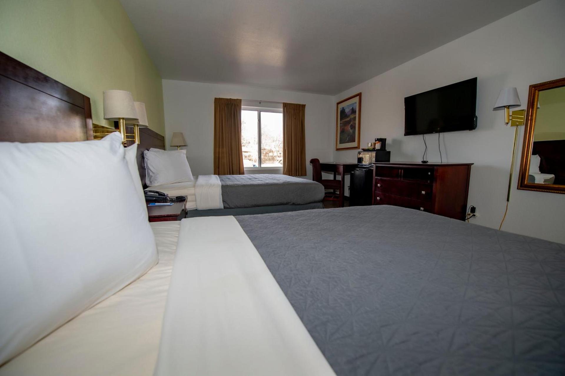 Rodeway Inn Central Colorado Springs photo 34