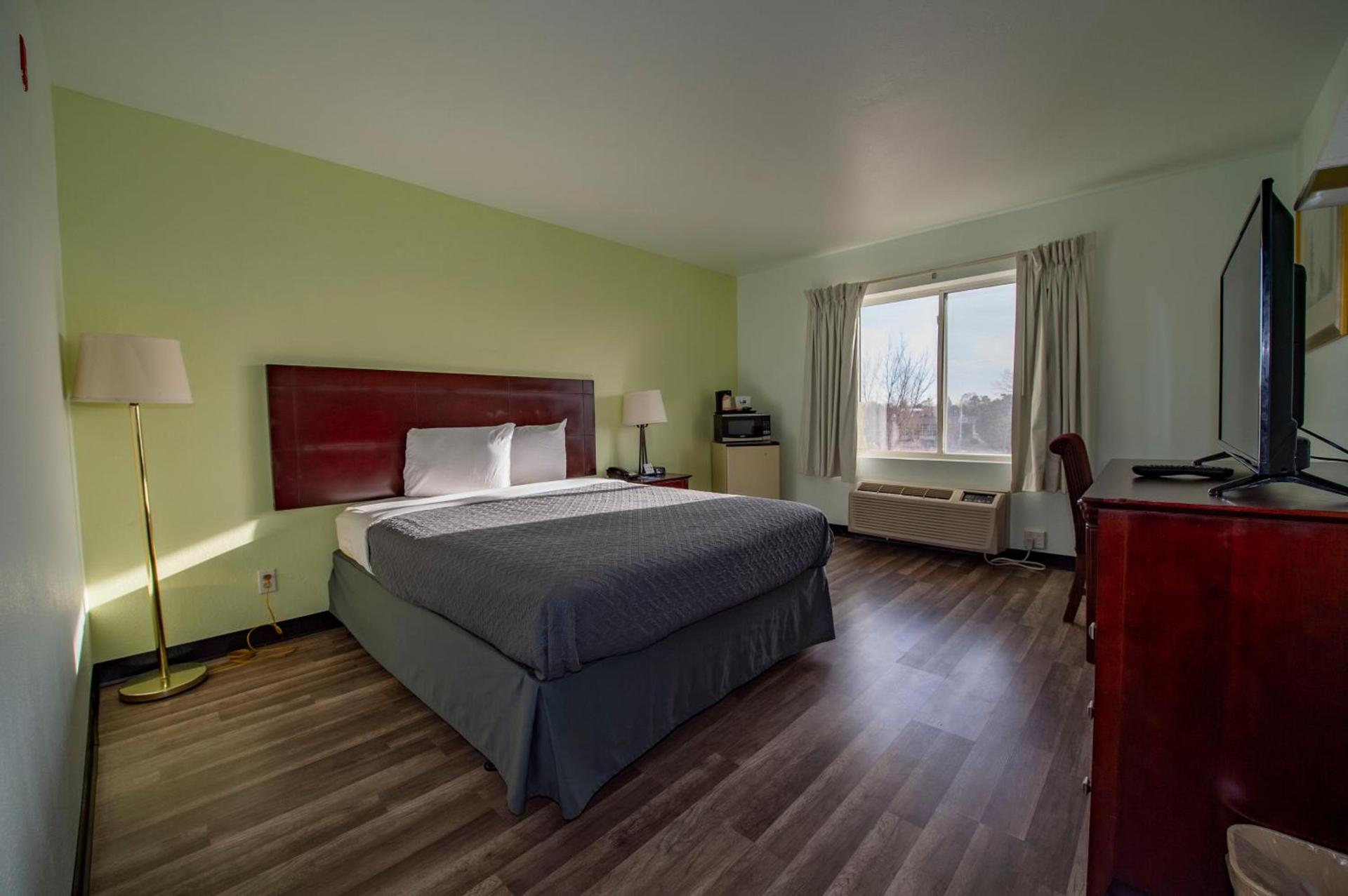 Rodeway Inn Central Colorado Springs photo 8