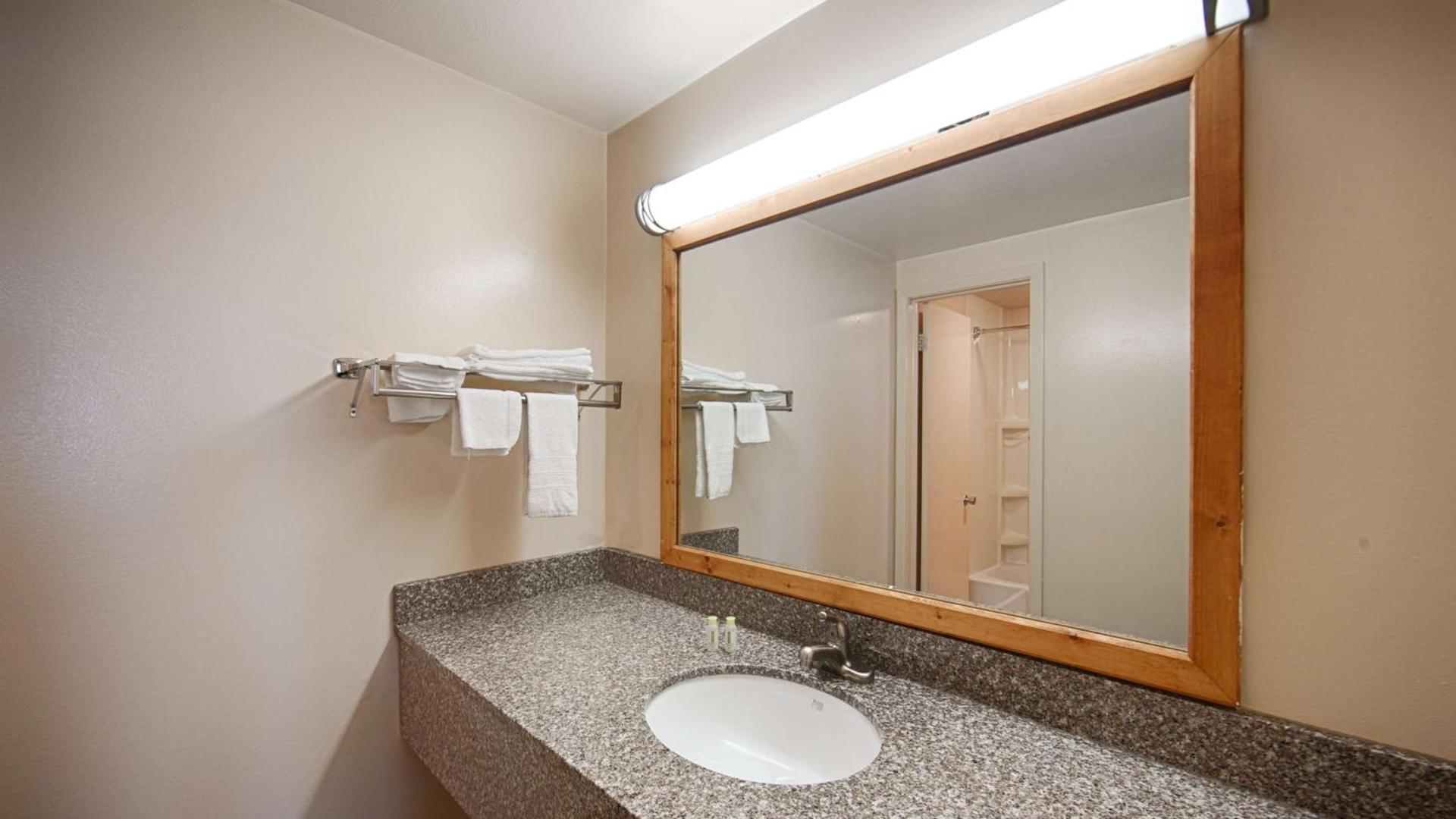 Best Western Lee's Motor Inn photo 19