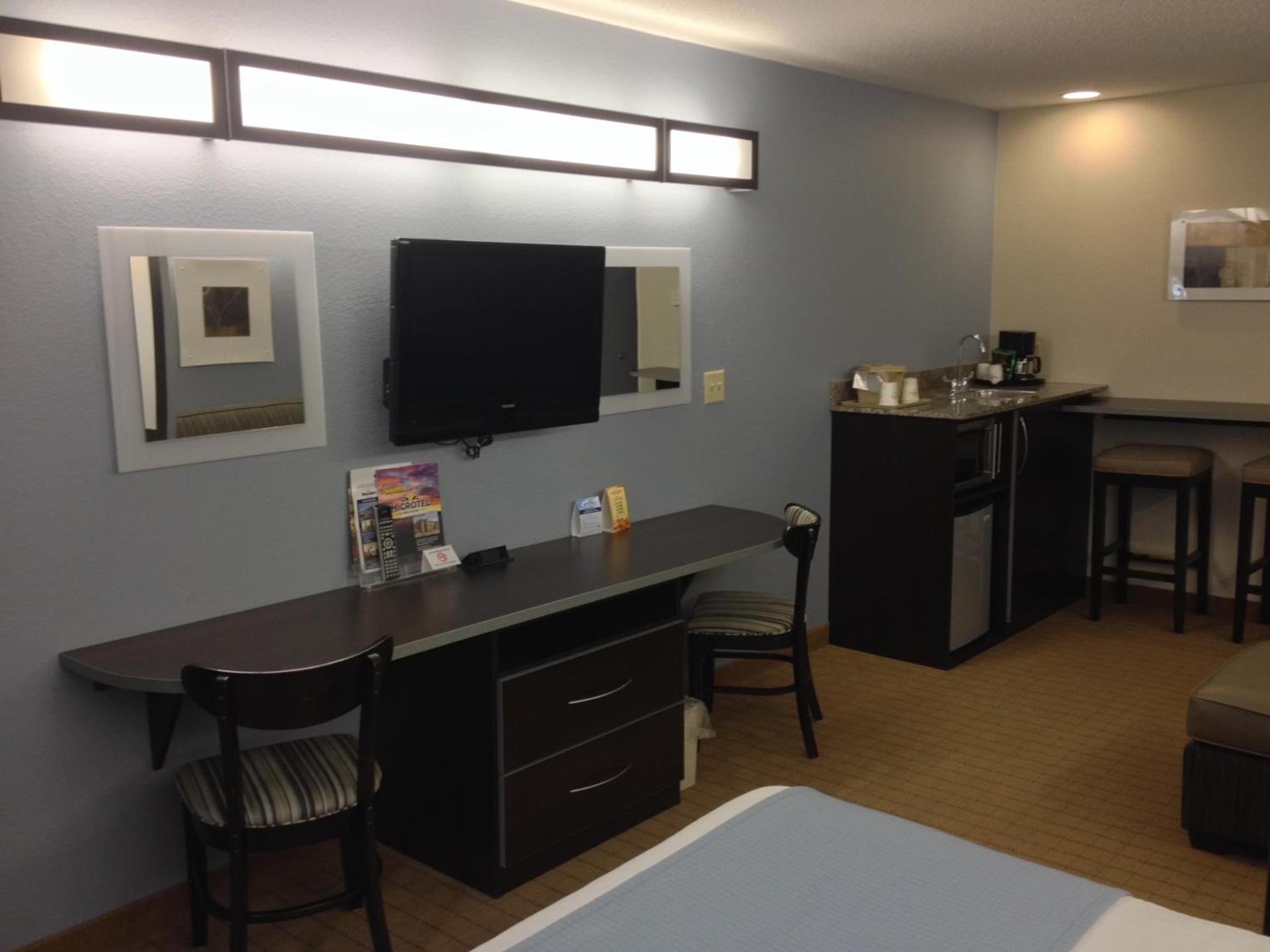 Microtel Inn & Suites Bath photo 28
