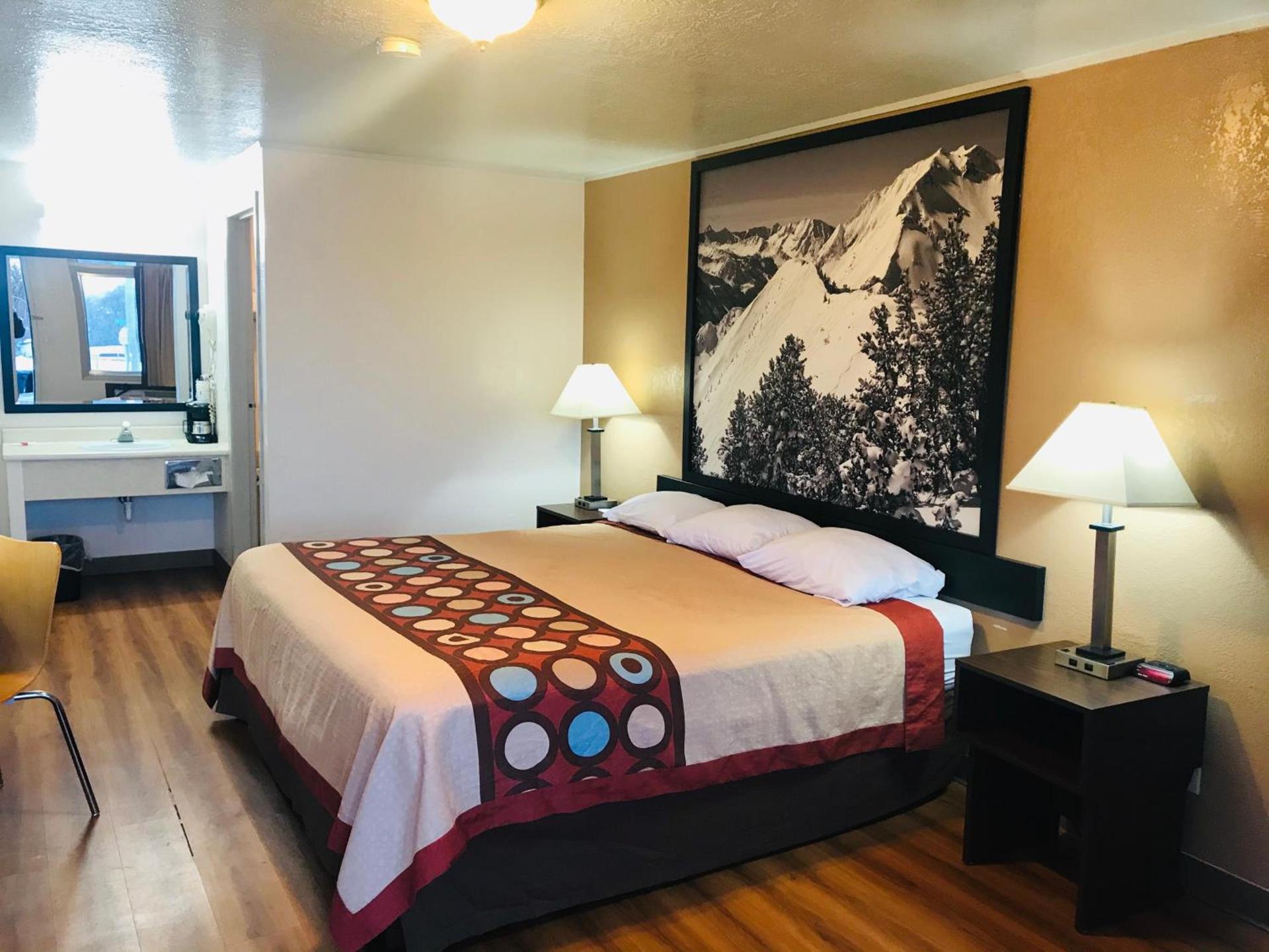 Super 8 by Wyndham Evanston photo 40
