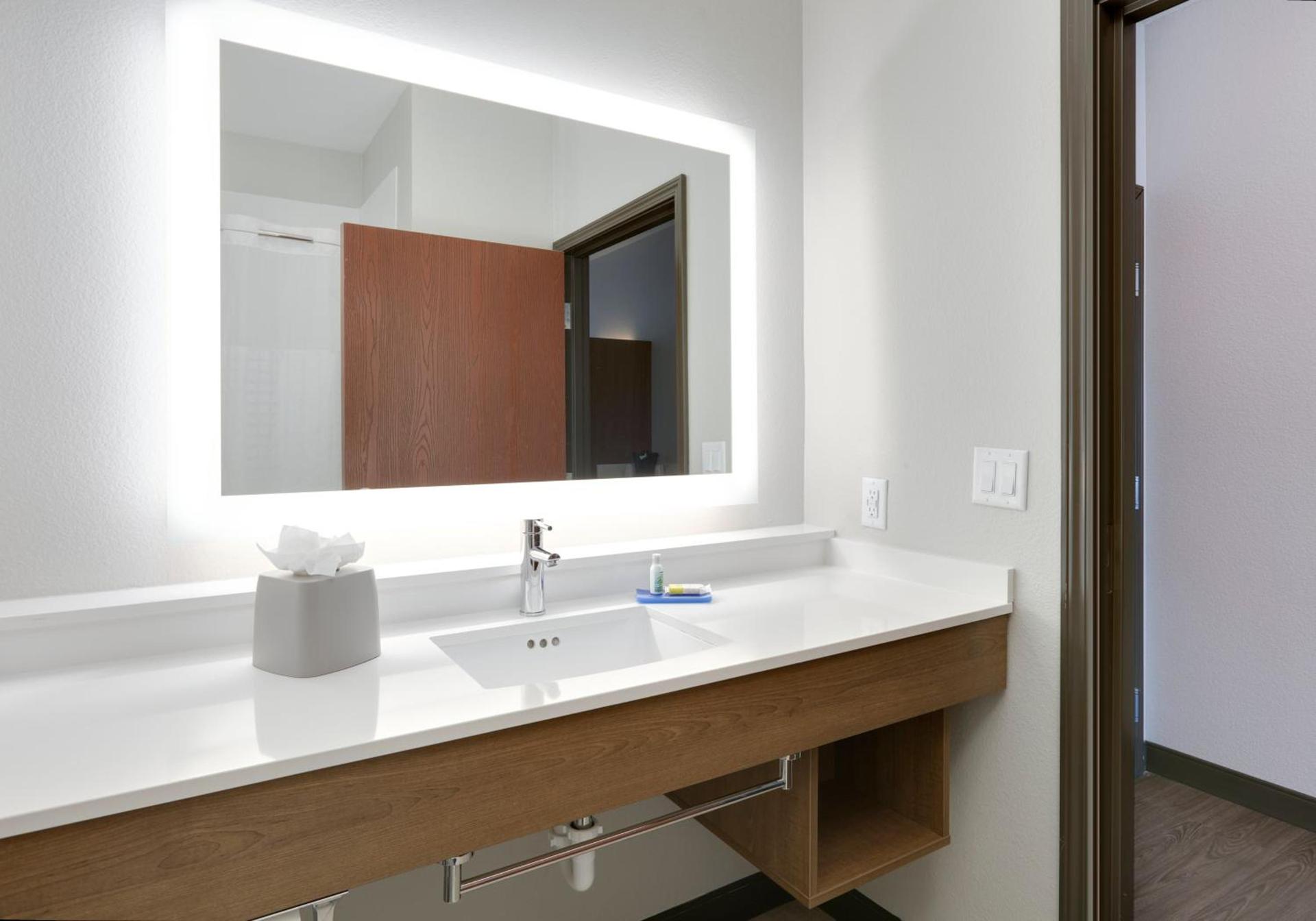 Holiday Inn Express & Suites - Denton North by IHG photo 39