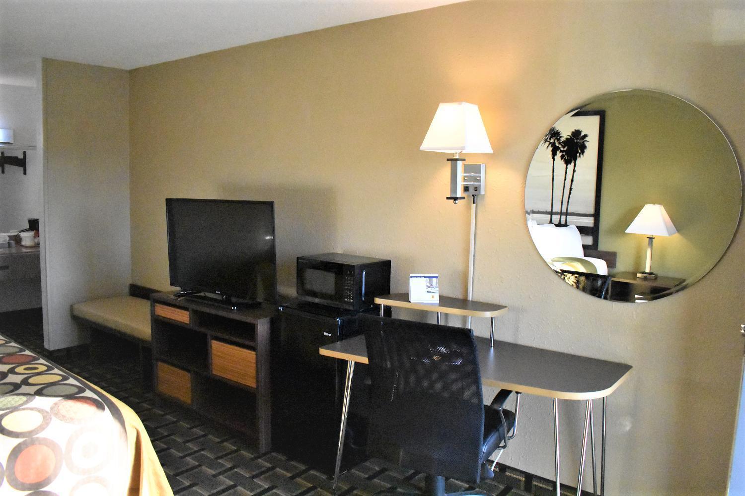 Super 8 by Wyndham Ocala I-75 photo 43