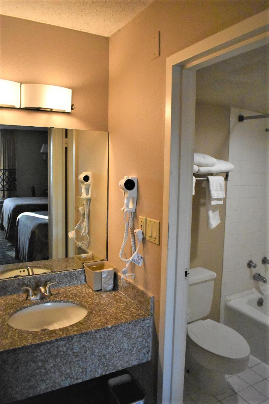 Super 8 by Wyndham Ocala I-75 photo 37