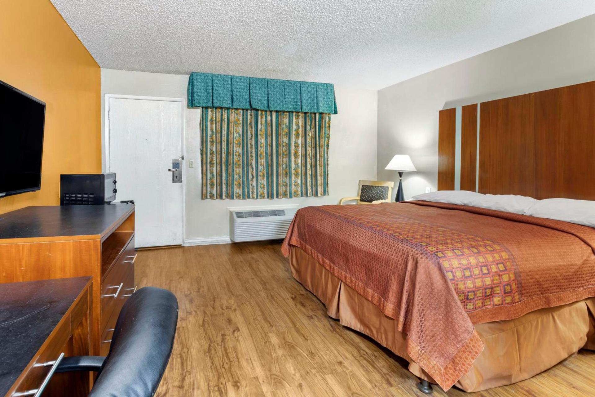 Riverside Inn & Suites photo 31