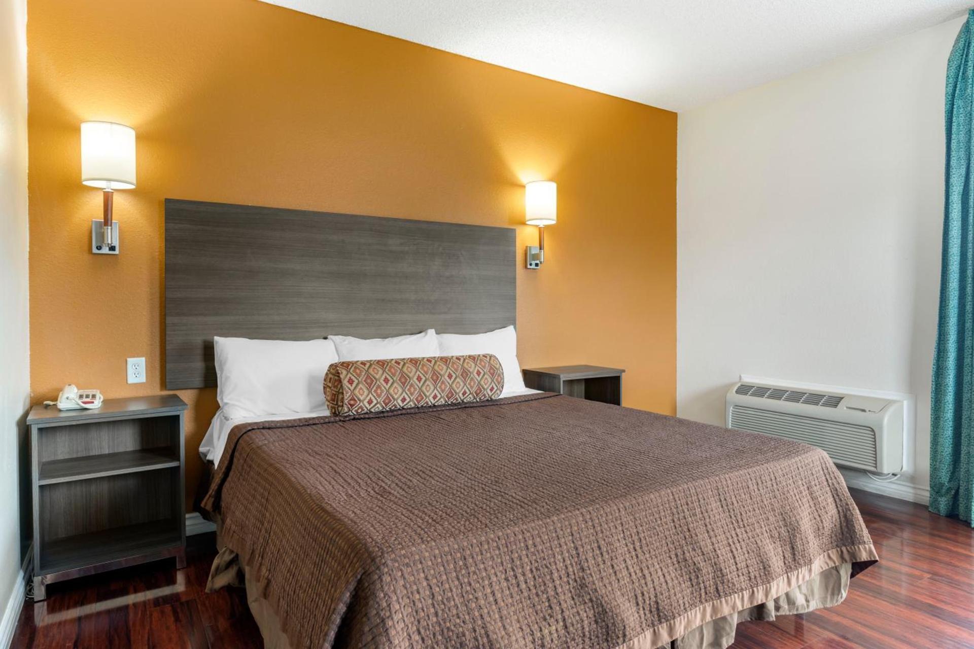 Riverside Inn & Suites photo 24