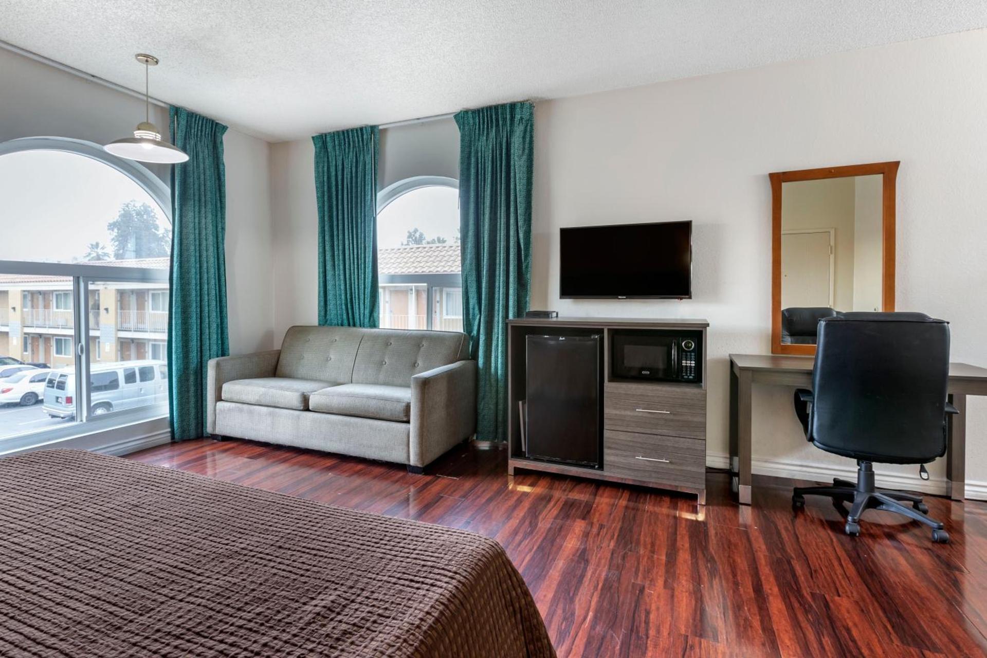 Riverside Inn & Suites photo 29
